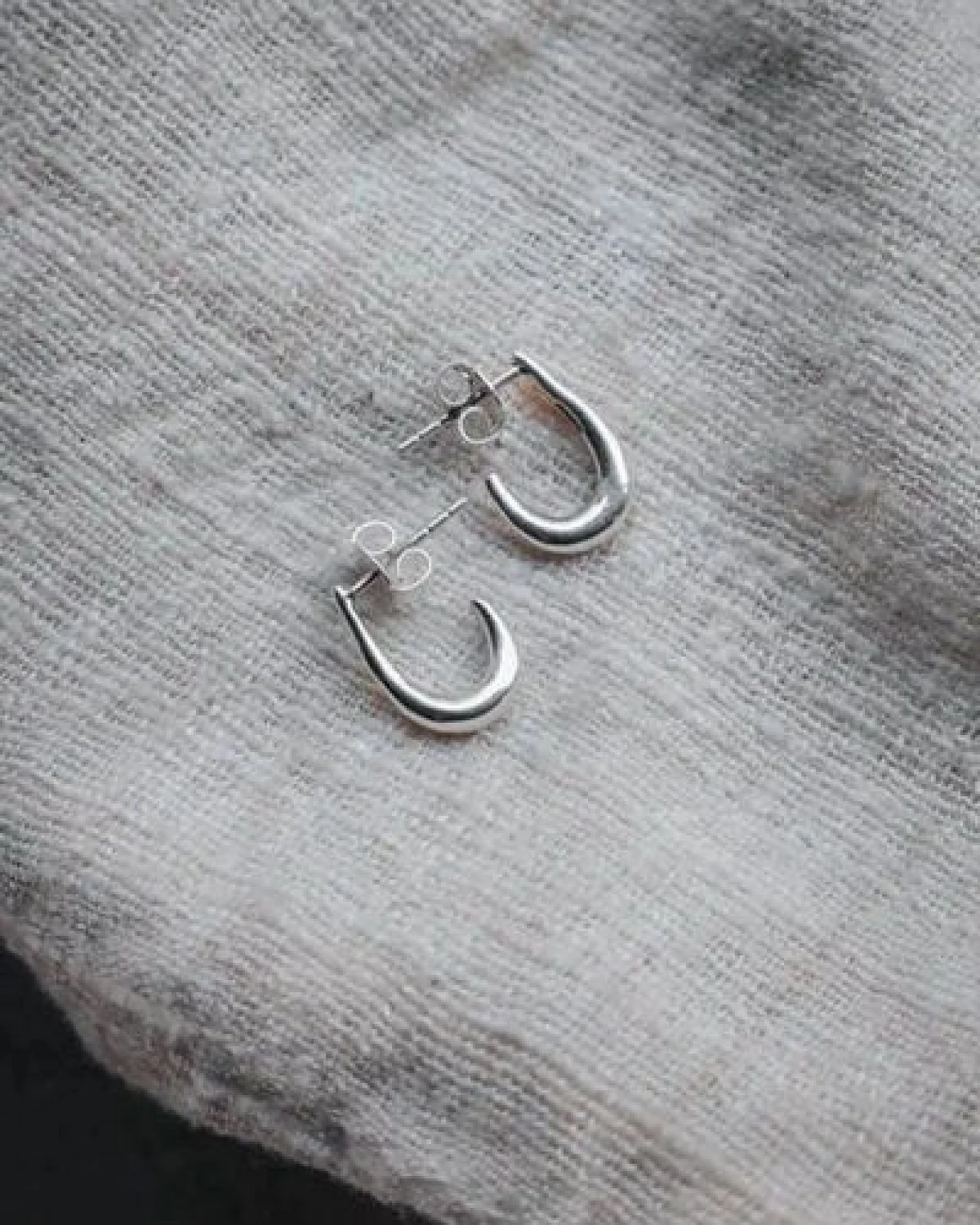 Jyoti - Fair Works Ohrstecker Jhoola Messing/ Silber – Ansicht 2