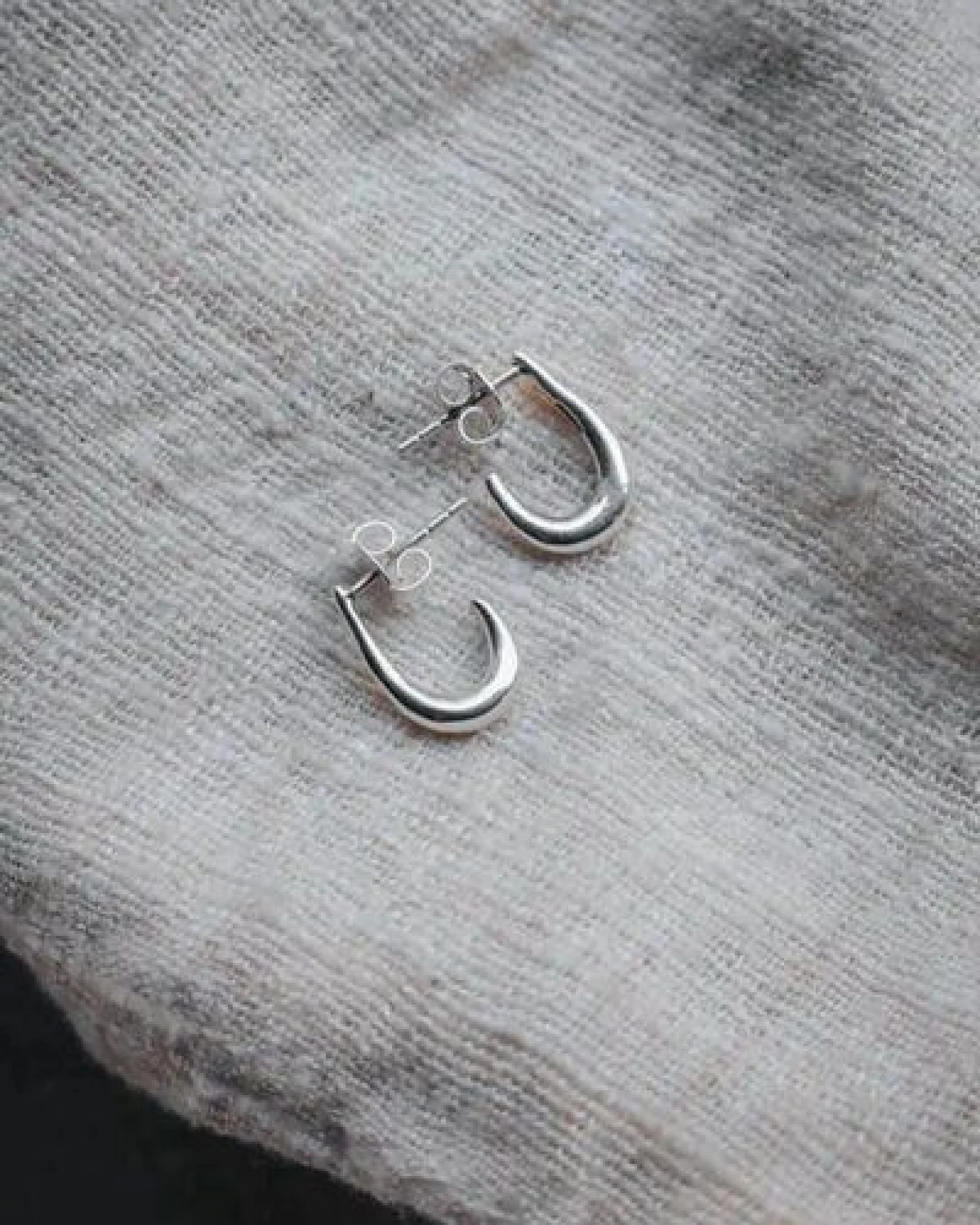 Jyoti - Fair Works Ohrstecker Jhoola Messing/ Silber – Ansicht 2