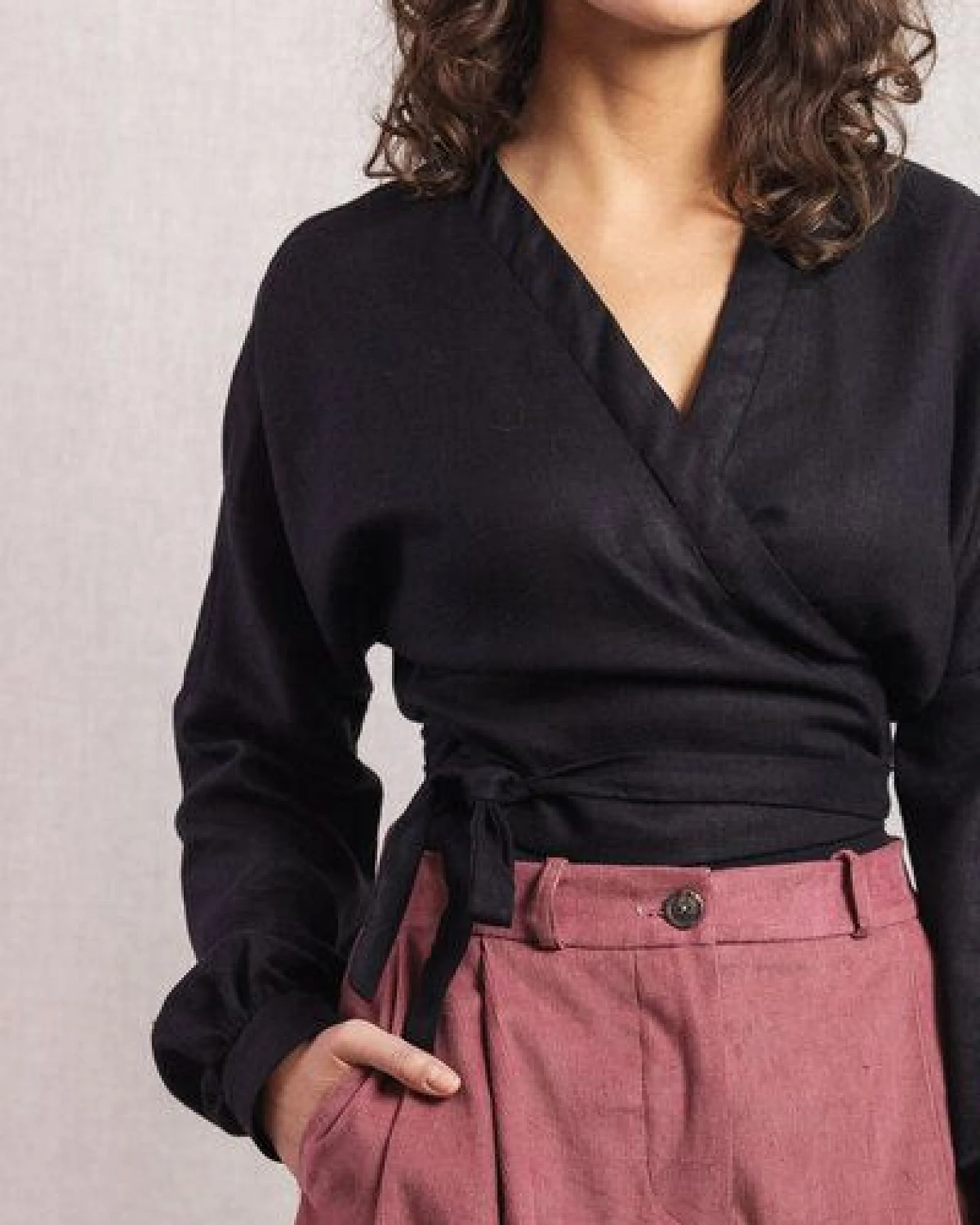 Jyoti - Fair Works Bio-Baumwoll Wickelbluse Harita – Ansicht 2