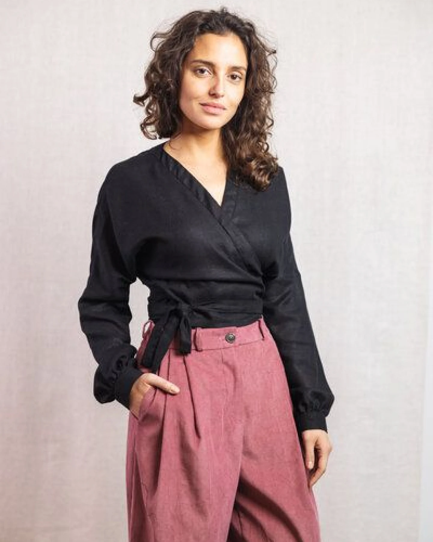 Jyoti - Fair Works Bio-Baumwoll Wickelbluse Harita – Ansicht 4