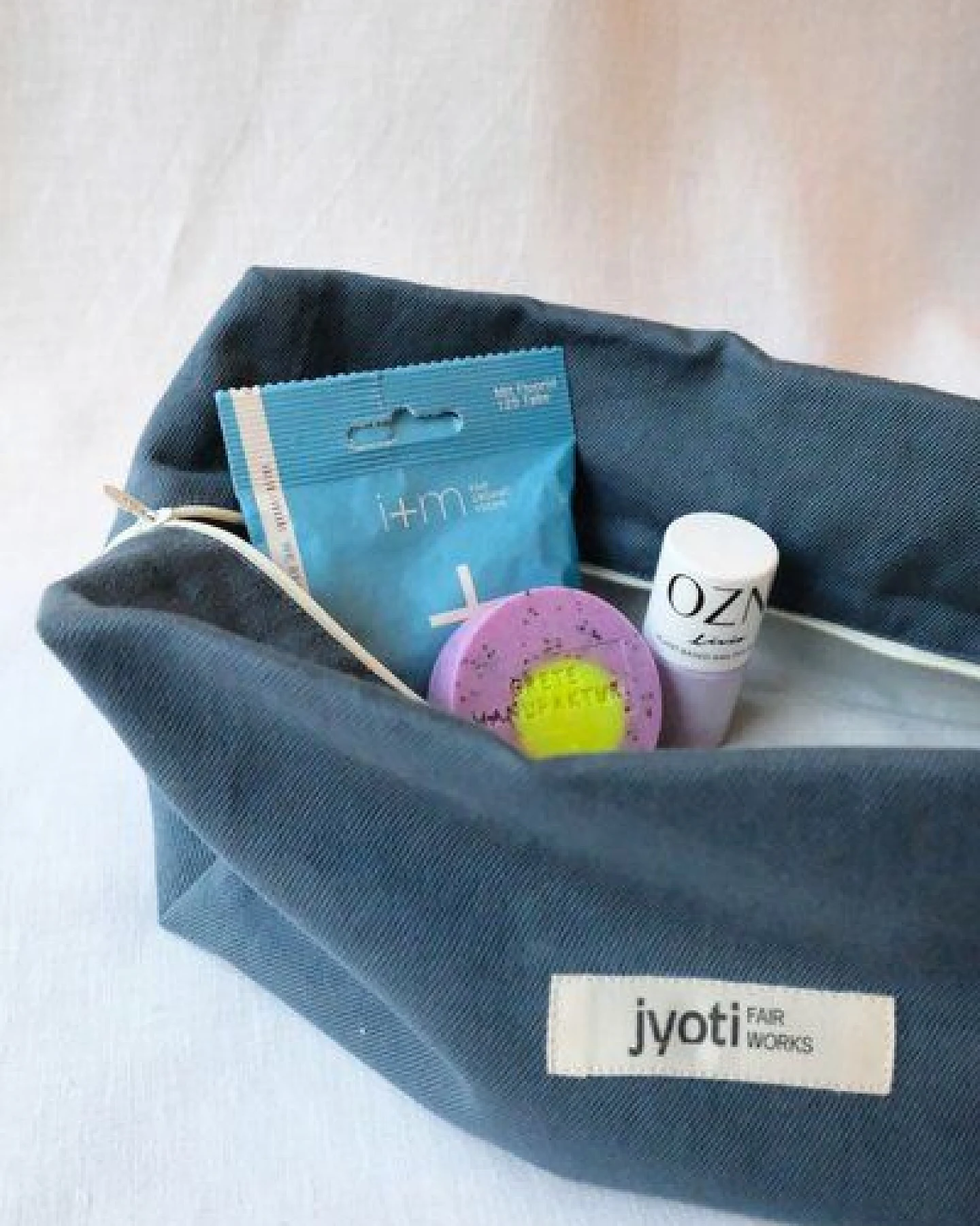 Jyoti - Fair Works Baumwoll Kulturtasche Phavvaara – Ansicht 2