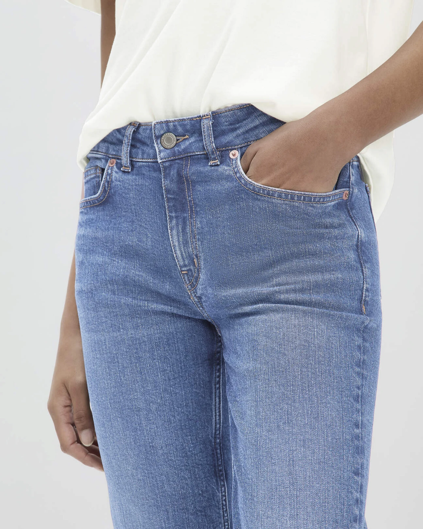 hessnatur Damen Jeans LEA Mid Rise Slim aus Bio-Denim - blau - Größe 25/30 – Ansicht 3