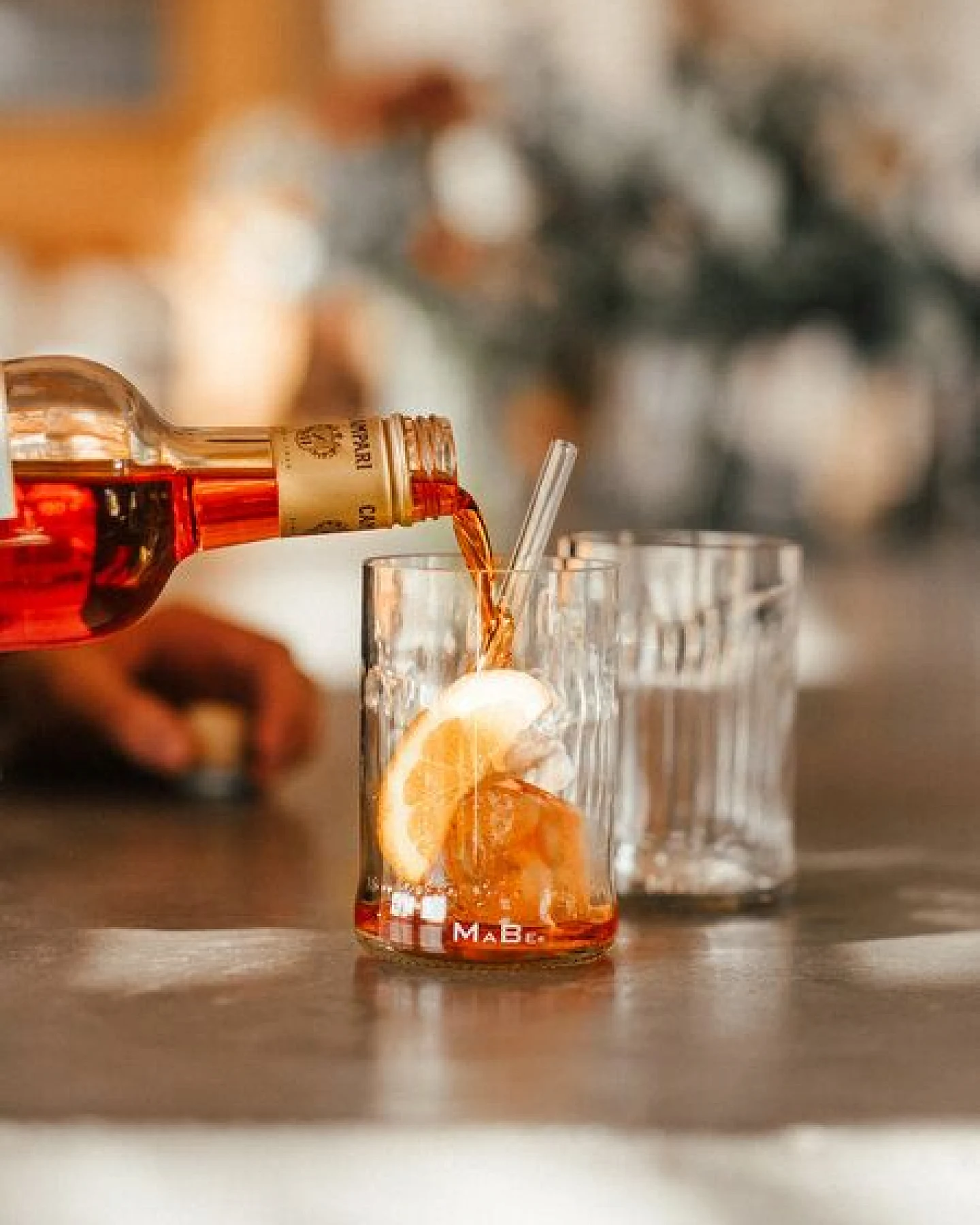 MaBe Glas - Upcycling - aus einer leergetrunkenen Campari Flasche - der Sommer Hit - natürlich auch im Herbst & Winter und im Frühling – Ansicht 2