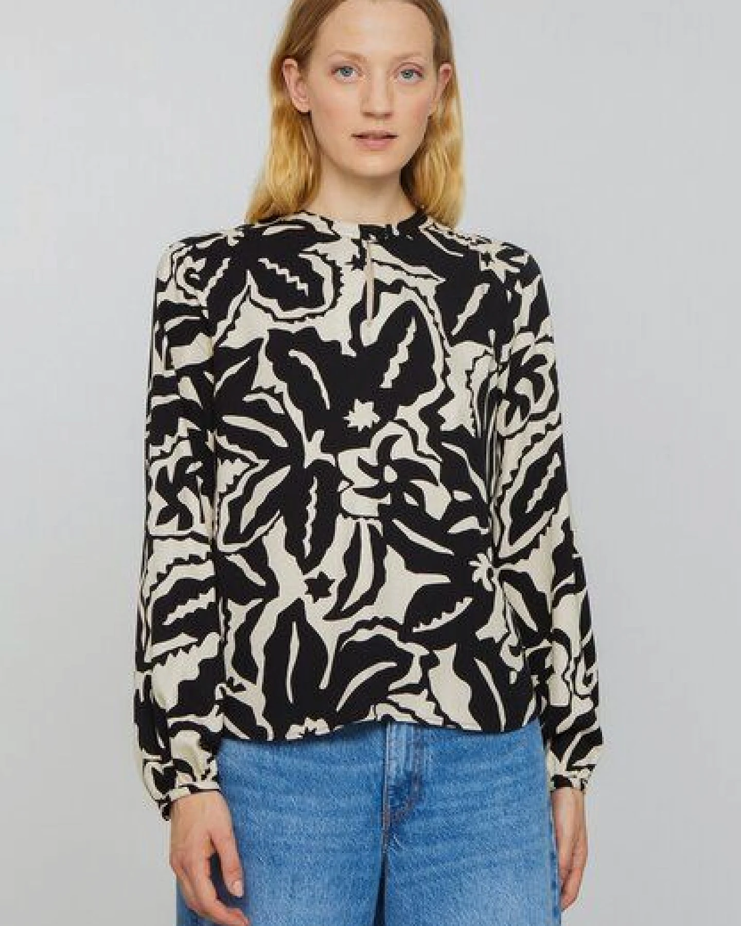 Damen Bluse aus LENZING ECOVERO - CARAMBOLA BOTANICAL - recolution – Ansicht 3