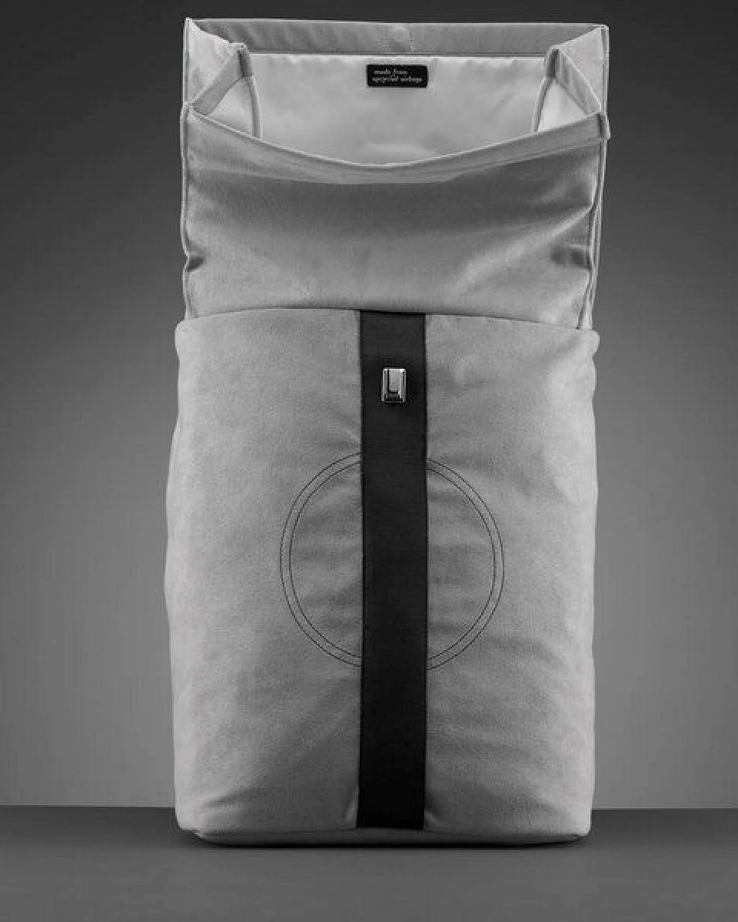 Airpaq Rucksack aus hochwertigem Lederimitat – Ansicht 4