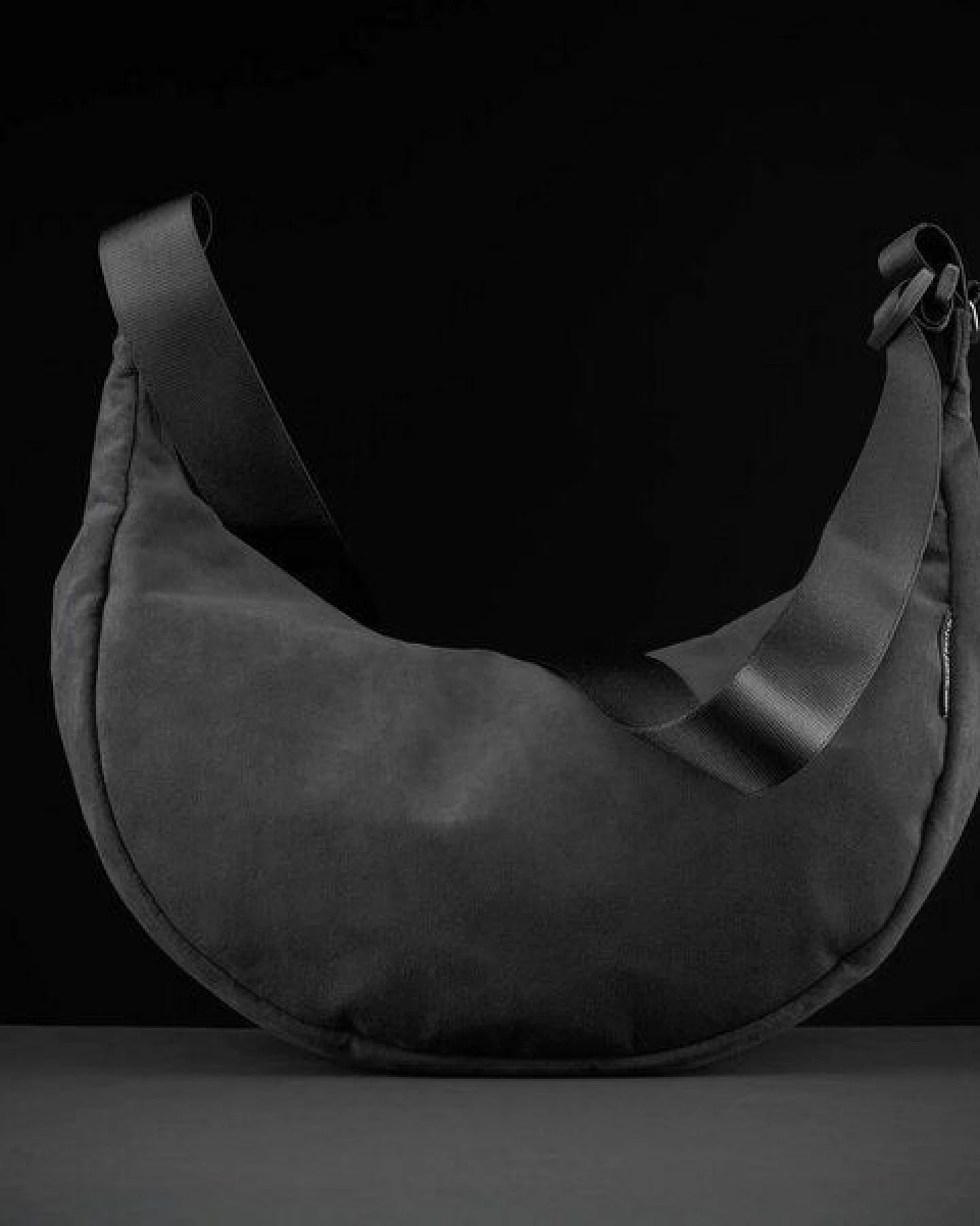 Airpaq Moonbag aus hochwertigem Lederimitat – Ansicht 2