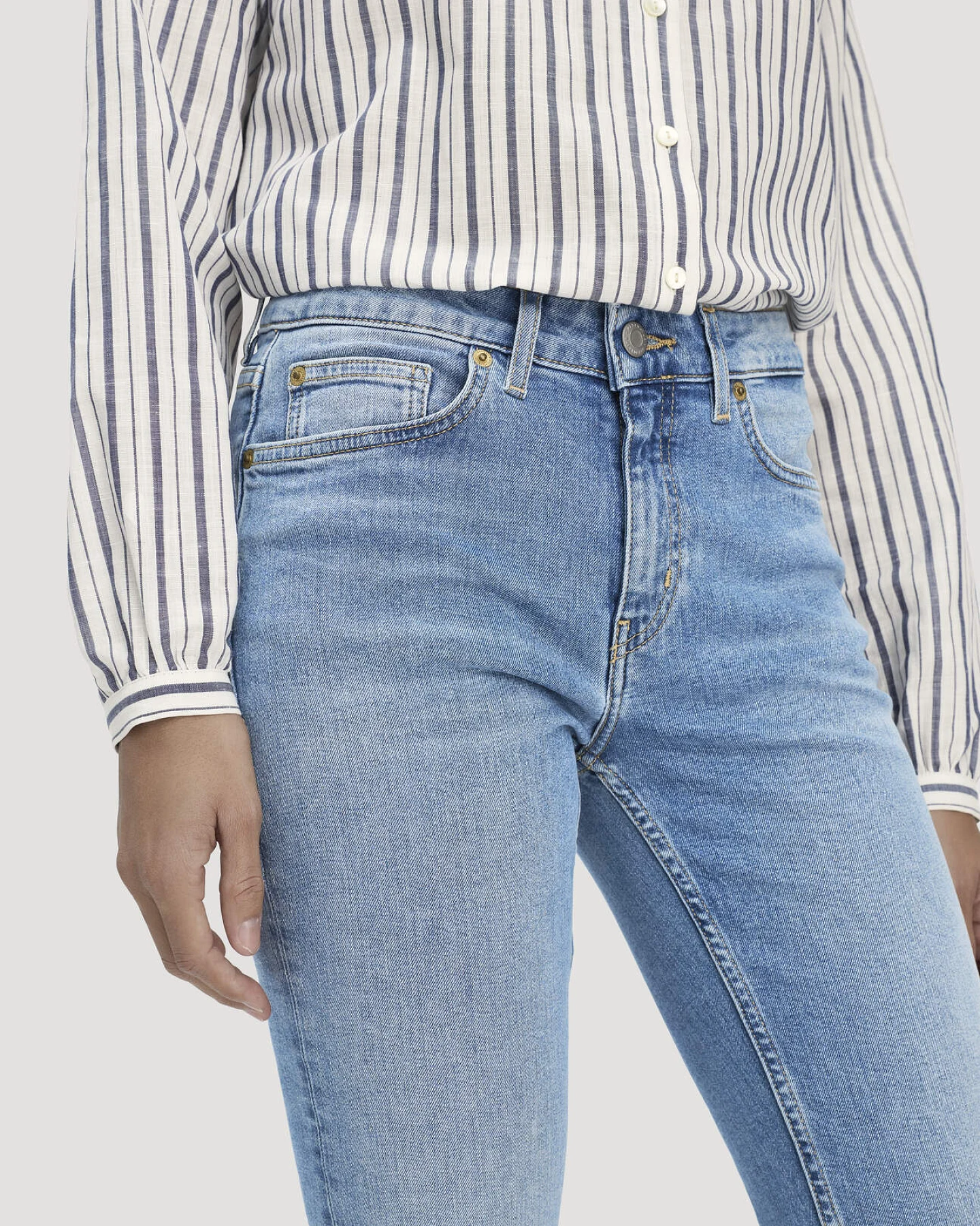 hessnatur Damen Jeans LEA Mid Rise Slim aus Bio-Denim - blau - Größe 25/32 – Ansicht 3