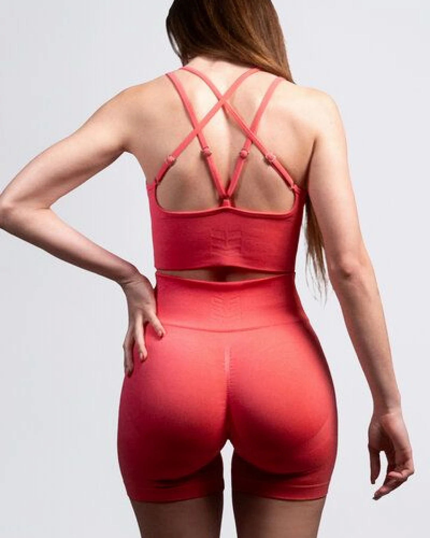 Empire Embodied Sportswear Figurbetonende & nahtlose Damen High-Rise Compressive Yoga Shorts Fitnesshose mit Scrunch pink - aus recyceltem Polyester – Ansicht 4