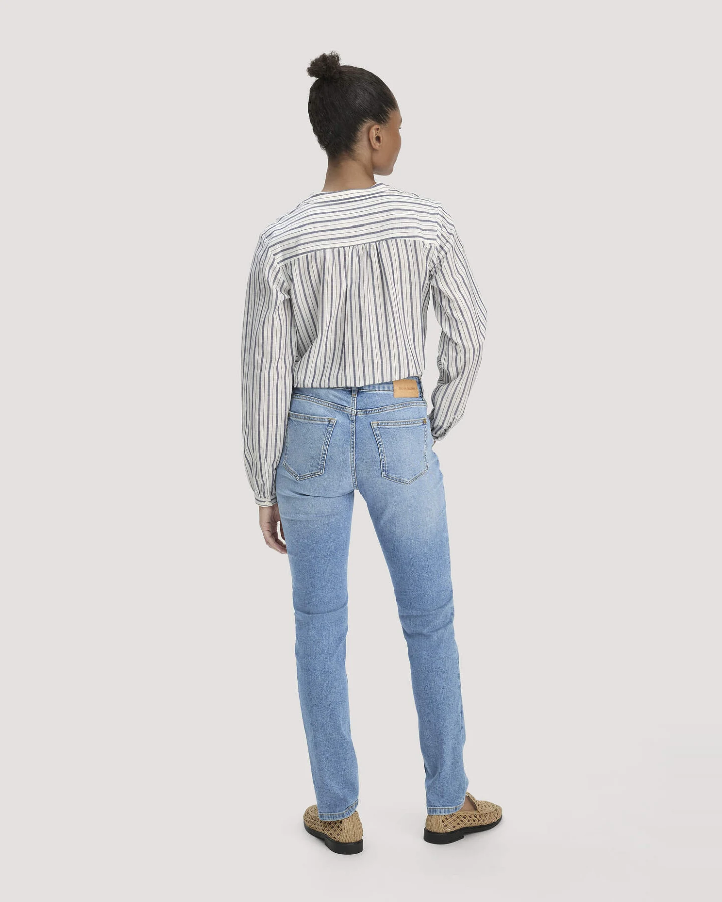 hessnatur Damen Jeans LEA Mid Rise Slim aus Bio-Denim - blau - Größe 27/32 – Ansicht 2