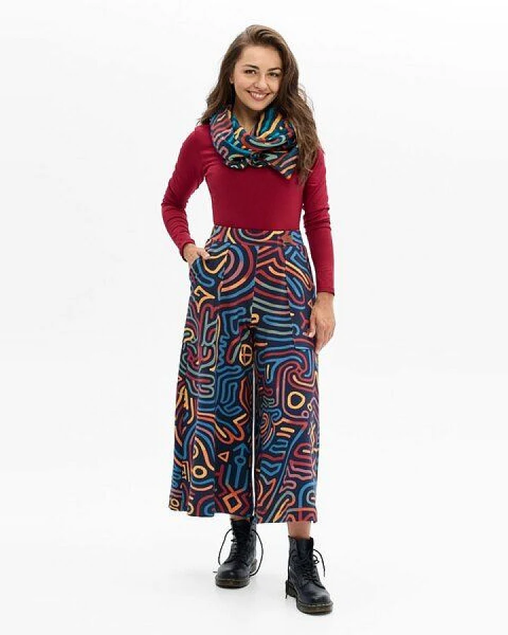 Hose Nawa Damen – Culotte mit weitem Bein & 5/8-Länge – in Schwarz oder mit farbenfrohem KOKOworld-Print – mit Taschen & elastischem Bund – fair & nachhaltig in der EU produziert
