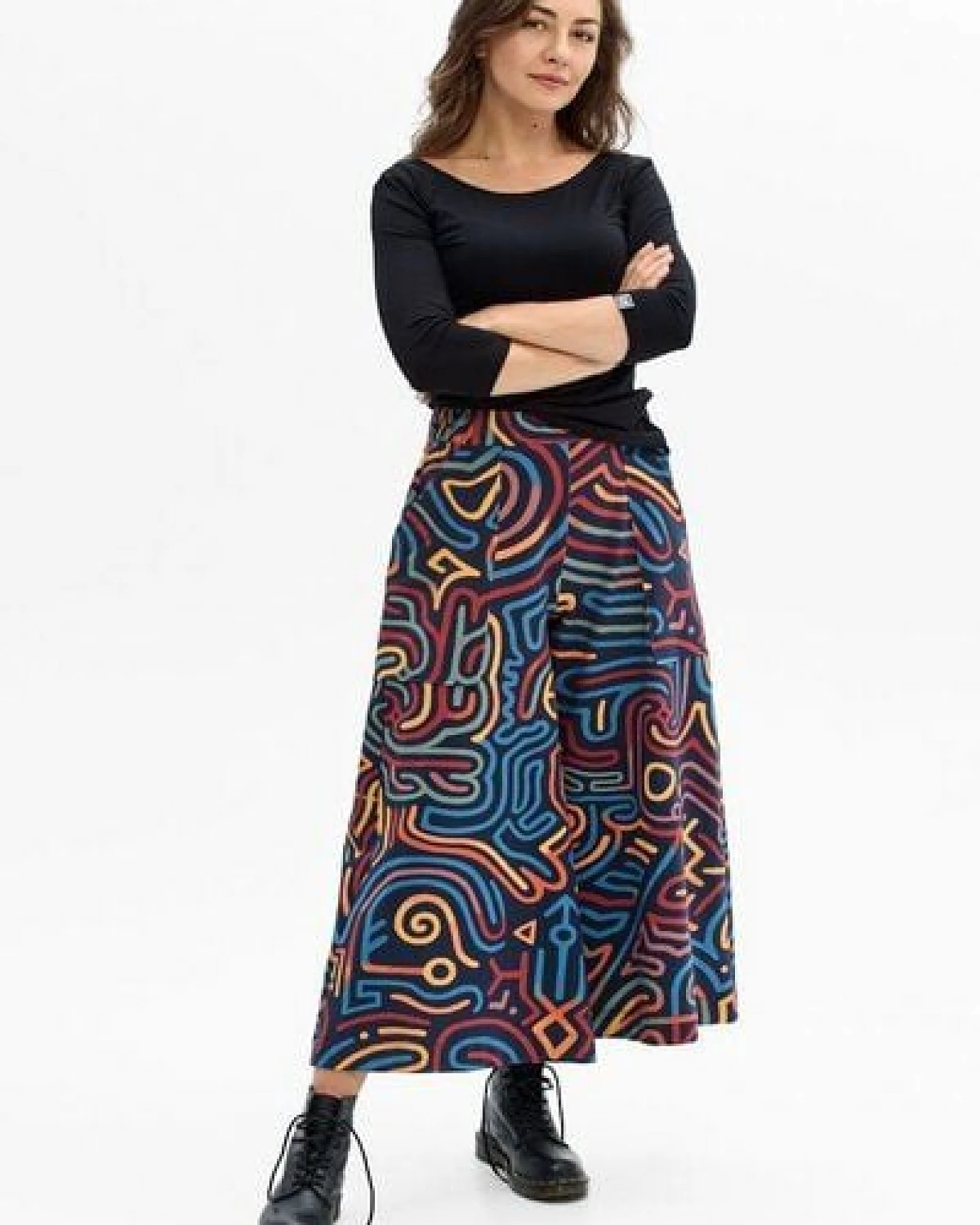 Hose Nawa Damen – Culotte mit weitem Bein & 5/8-Länge – in Schwarz oder mit farbenfrohem KOKOworld-Print – mit Taschen & elastischem Bund – fair & nachhaltig in der EU produziert – Ansicht 2