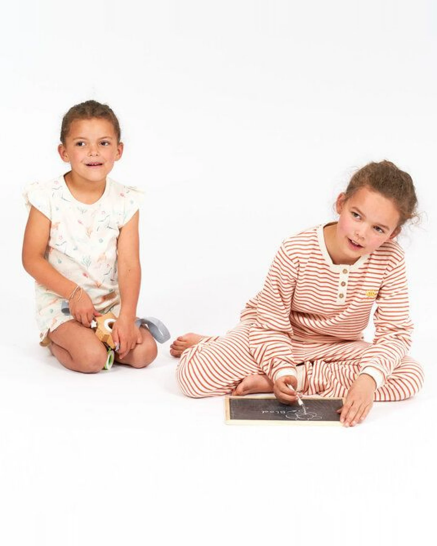 Sense Organics & friends in cooperation with GARY MASH Kinder Schlafanzug feine Ringel aus Biobaumwolle – Ansicht 4