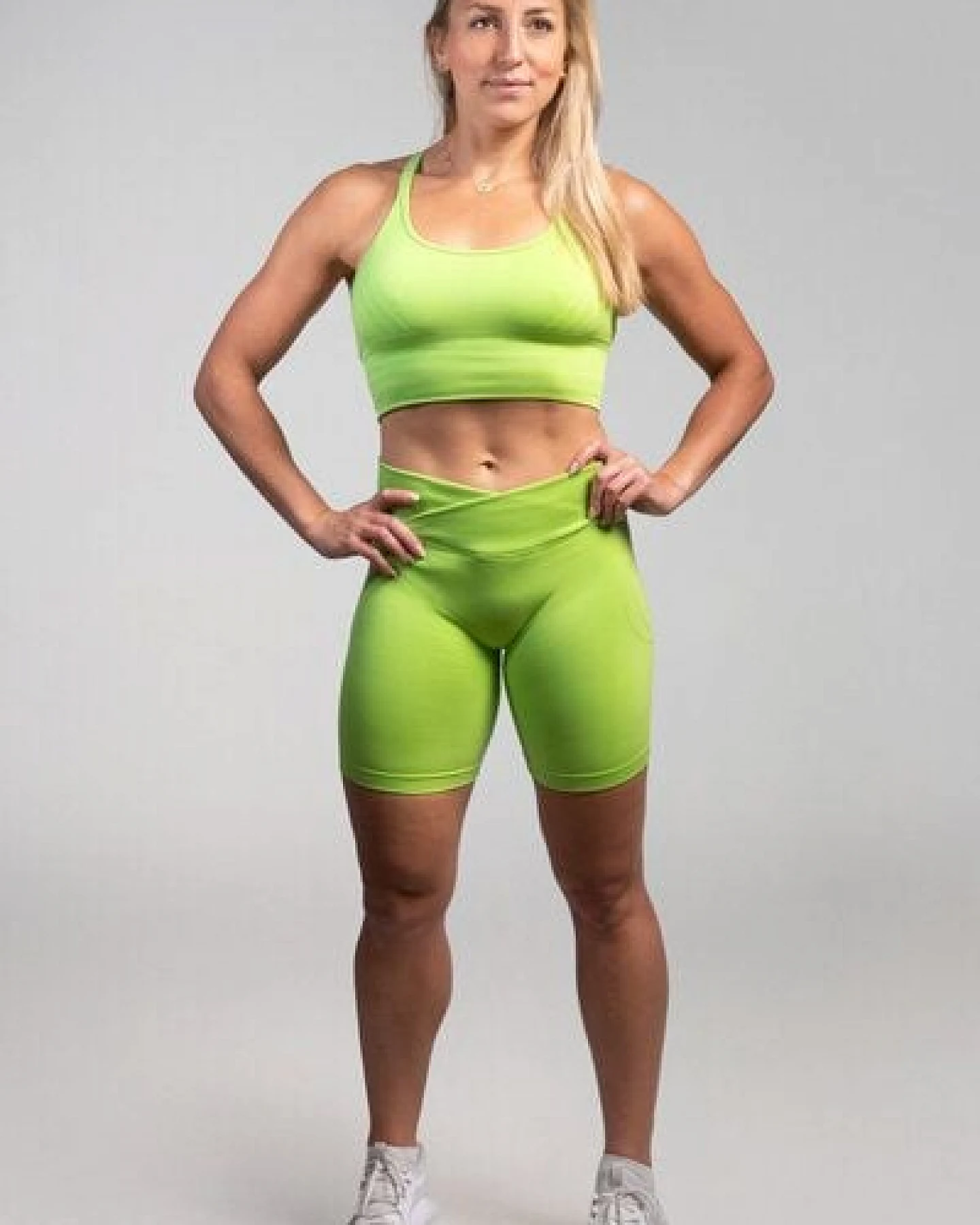Empire Embodied Sportswear Damen High-Rise Sport Shorts aus recyceltem Polyester, elastisch, compressive, grün, scrunch – Ansicht 3