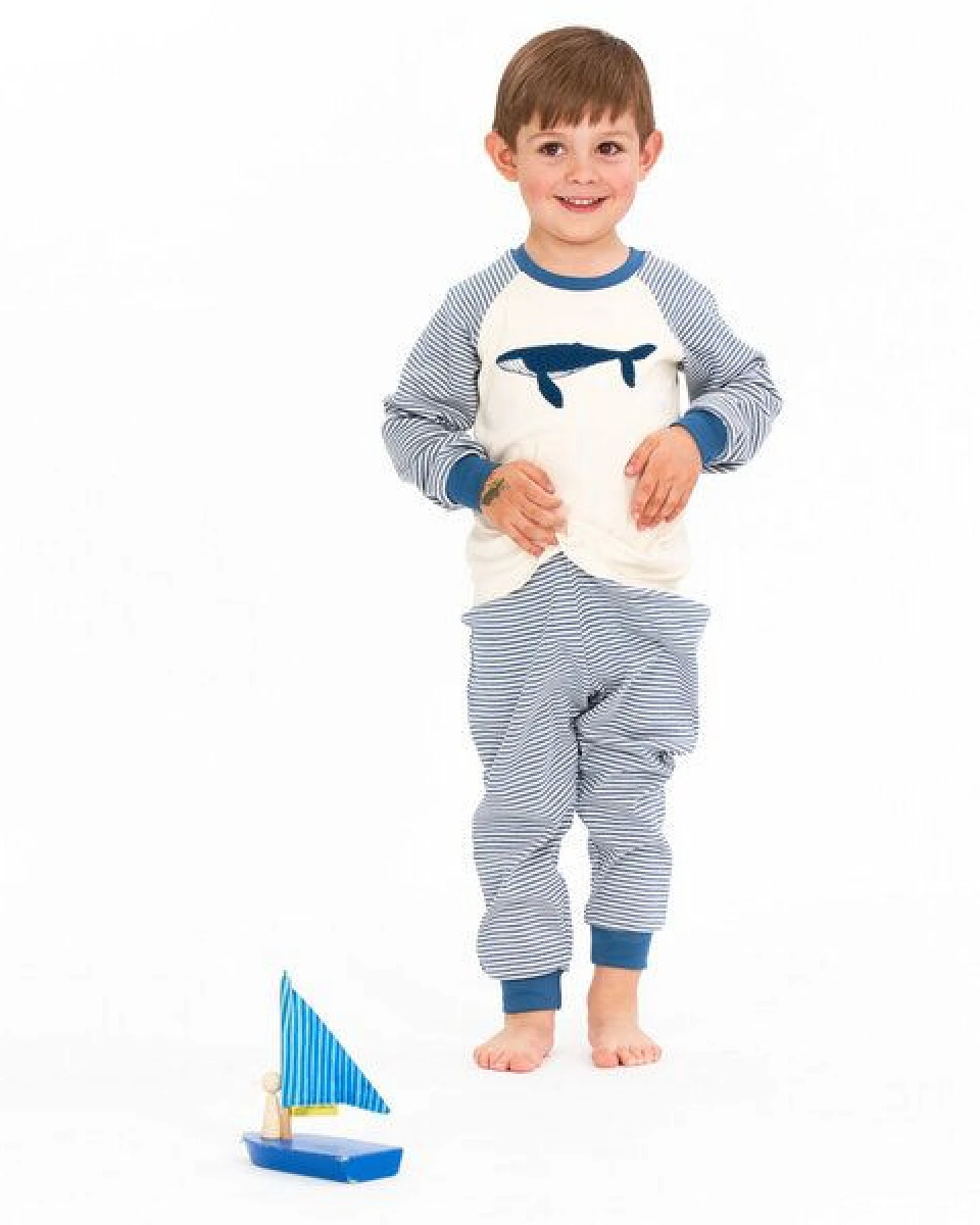 Sense Organics & friends in cooperation with GARY MASH Kinder Schlafanzug mit Motiv aus Biobaumwolle – Ansicht 2