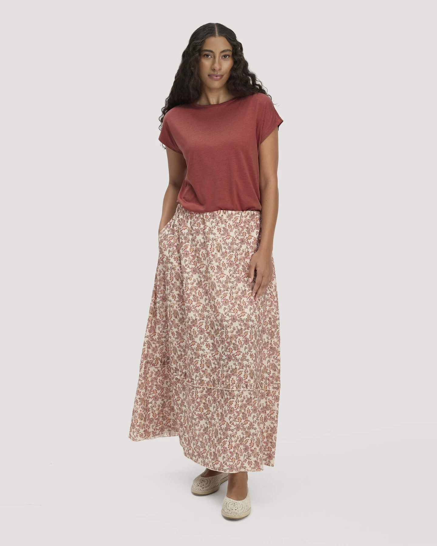 hessnatur Damen T-Shirt Oversize aus TENCEL™ Lyocell mit Bio-Baumwolle - braun - Größe S – Ansicht 2