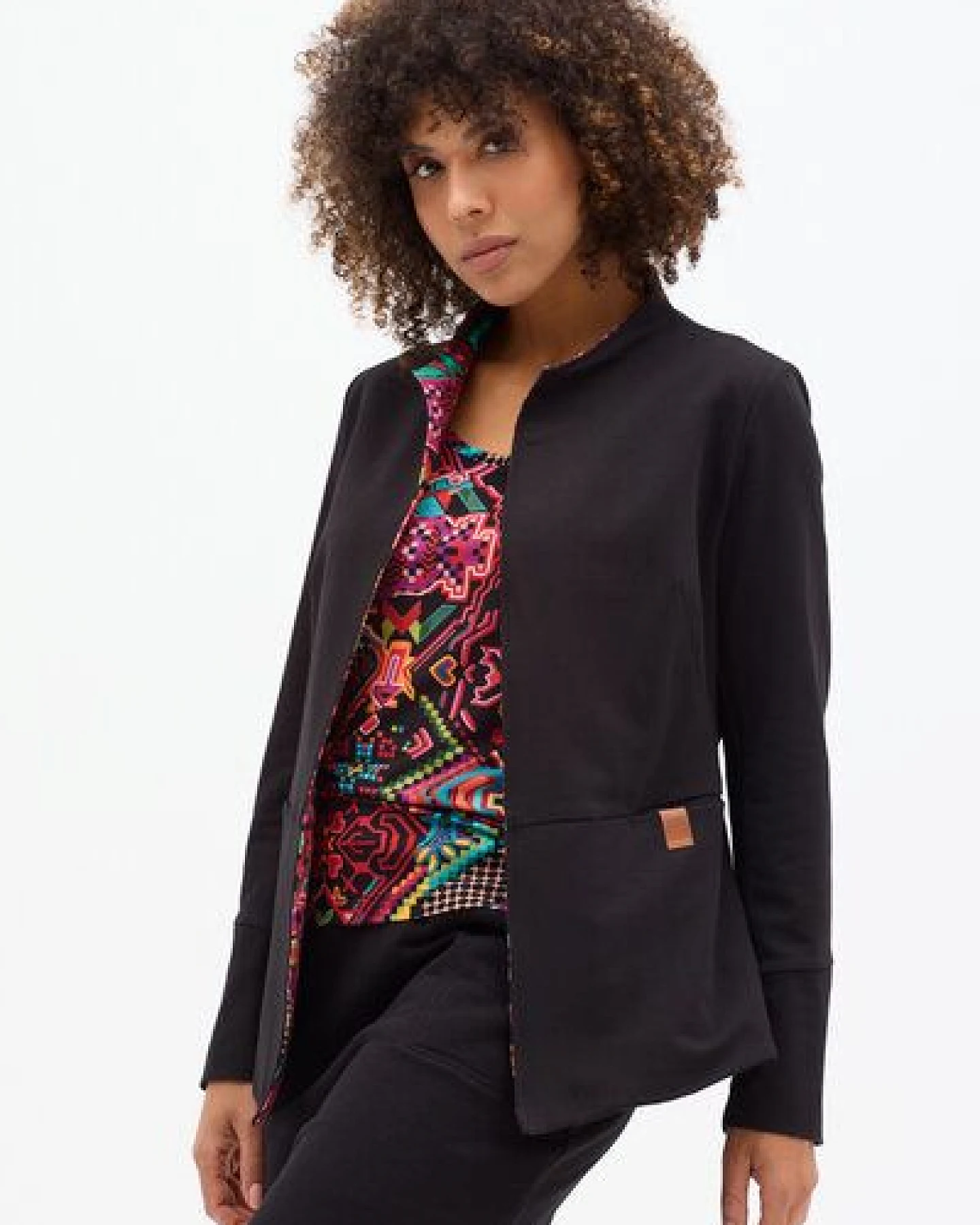 Blazer Tica Damen – taillierte Jacke aus Bio-Baumwolle – nachhaltig & fair produziert in der EU – elegantes Design mit KOKOworld-Details – Ansicht 2