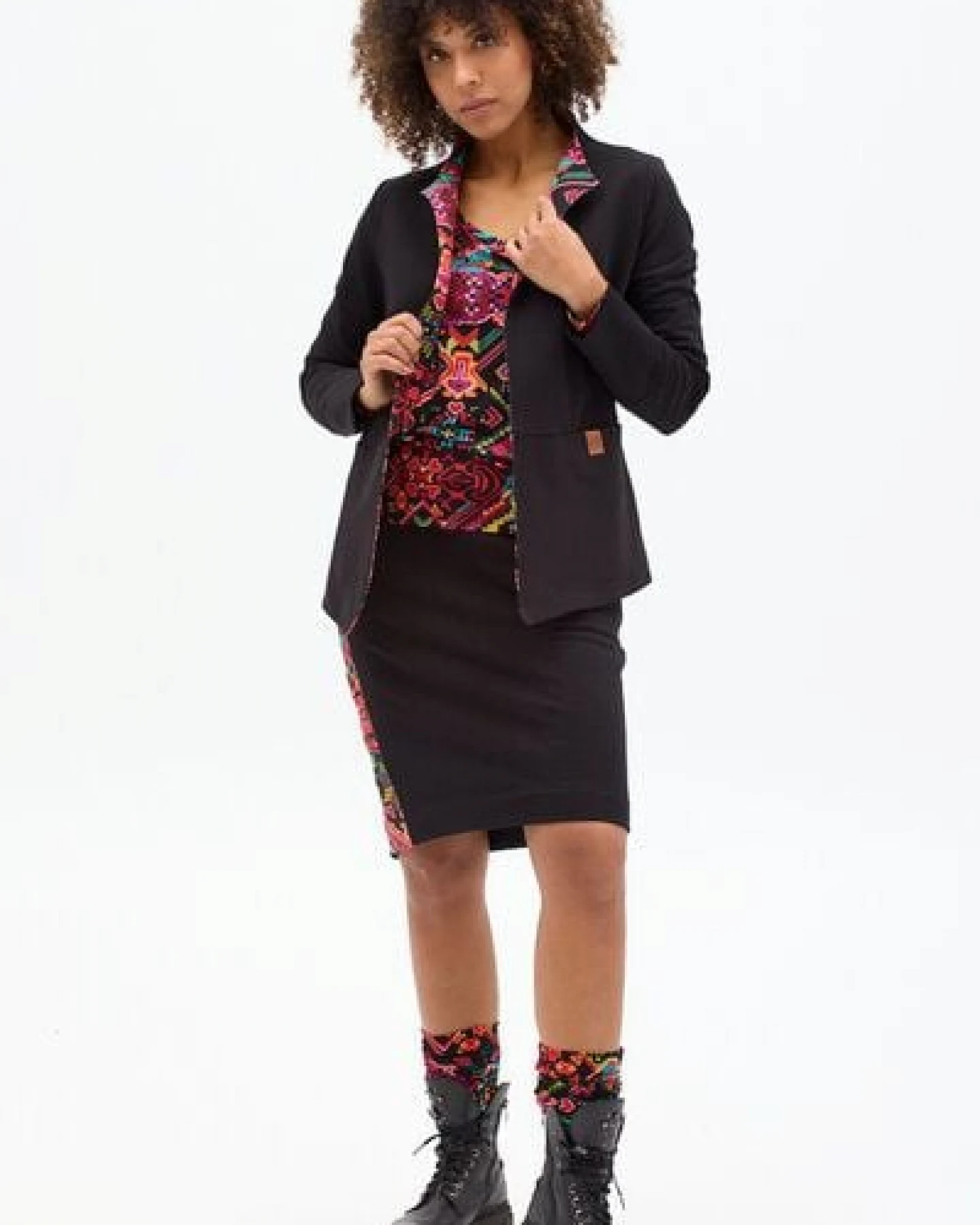 Blazer Tica Damen – taillierte Jacke aus Bio-Baumwolle – nachhaltig & fair produziert in der EU – elegantes Design mit KOKOworld-Details – Ansicht 3