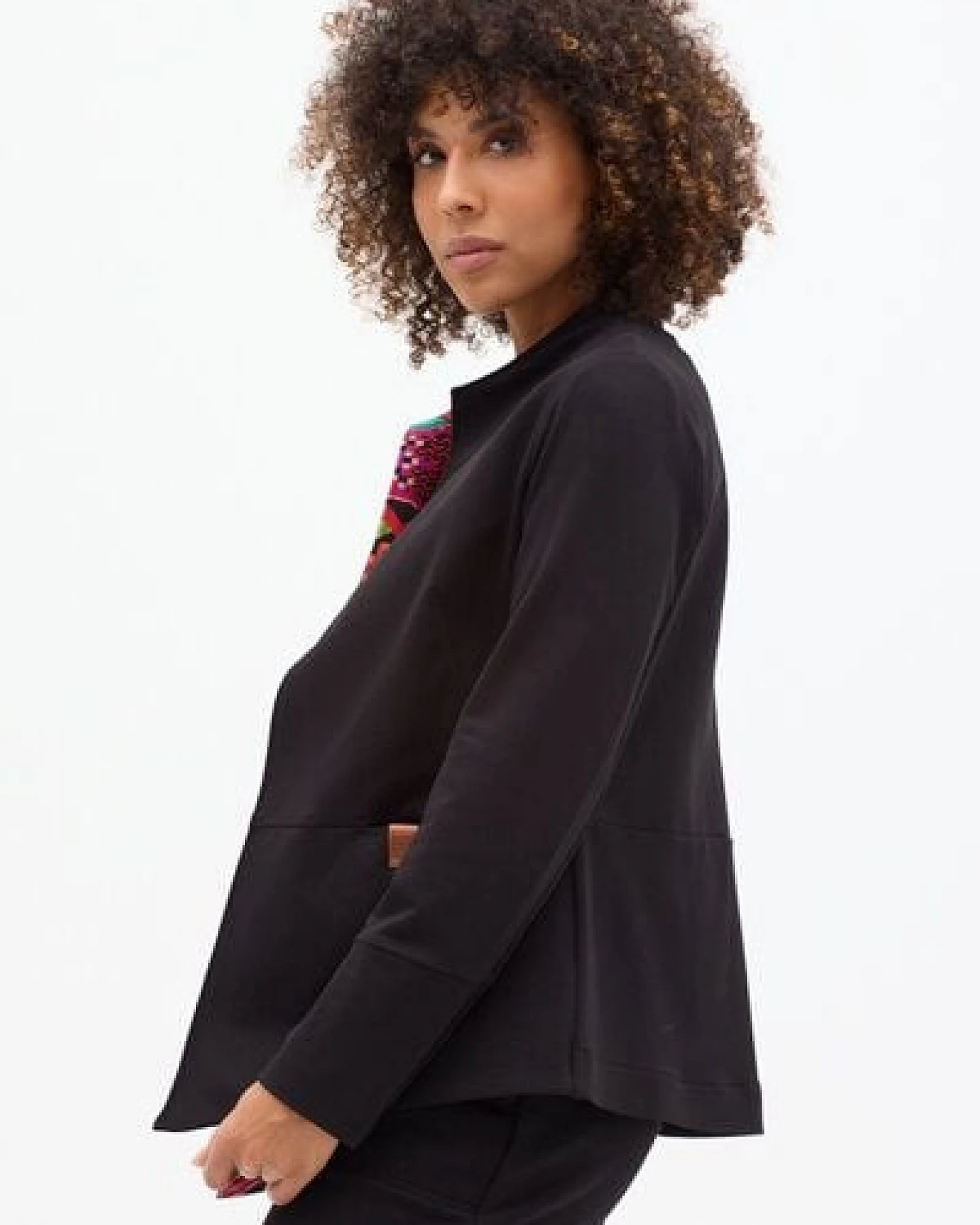 Blazer Tica Damen – taillierte Jacke aus Bio-Baumwolle – nachhaltig & fair produziert in der EU – elegantes Design mit KOKOworld-Details – Ansicht 4