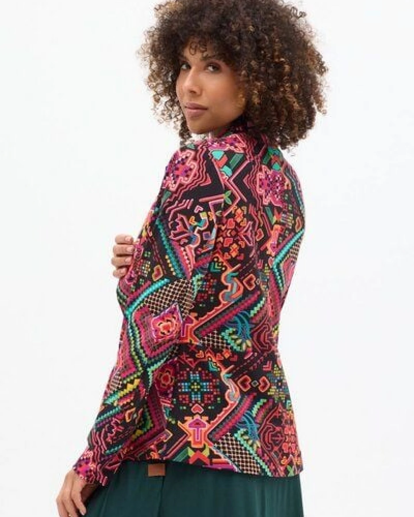 Blazer Tica Damen – taillierte Jacke aus Bio-Baumwolle – nachhaltig & fair produziert in der EU – elegantes Design mit KOKOworld-Details – Ansicht 3