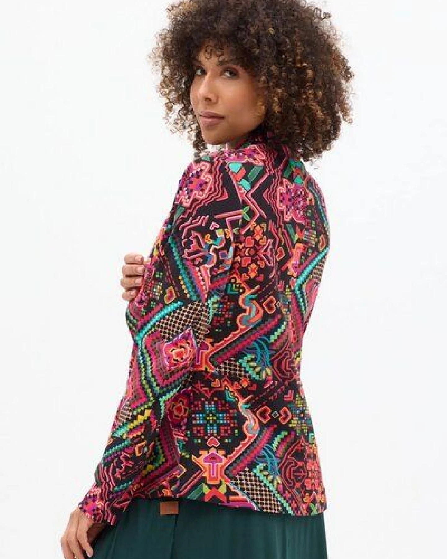 Blazer Tica Damen – taillierte Jacke aus Bio-Baumwolle – nachhaltig & fair produziert in der EU – elegantes Design mit KOKOworld-Details – Ansicht 3