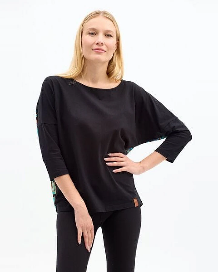 Bluse Kanta – lockerer Trapezschnitt aus Bio-Baumwolle – mit KOKOworld-Print – 3/4-Arm – perfekt für Yoga, Pilates, Alltag & Homewear – kombinierbar mit Gallo-Leggings – Fair Fashion aus der EU