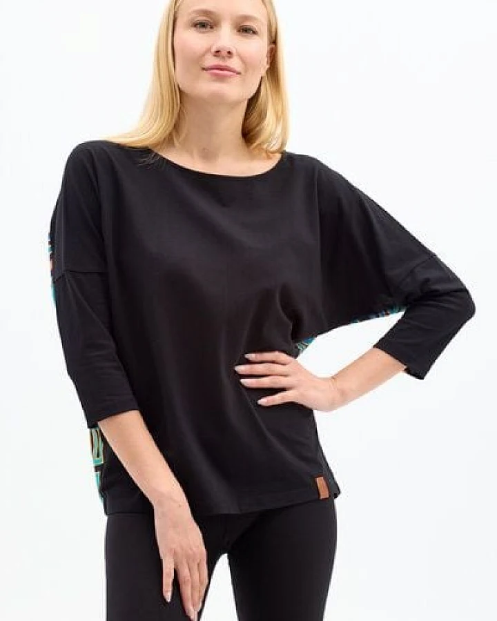 Bluse Kanta – lockerer Trapezschnitt aus Bio-Baumwolle – mit KOKOworld-Print – 3/4-Arm – perfekt für Yoga, Pilates, Alltag & Homewear – kombinierbar mit Gallo-Leggings – Fair Fashion aus der EU