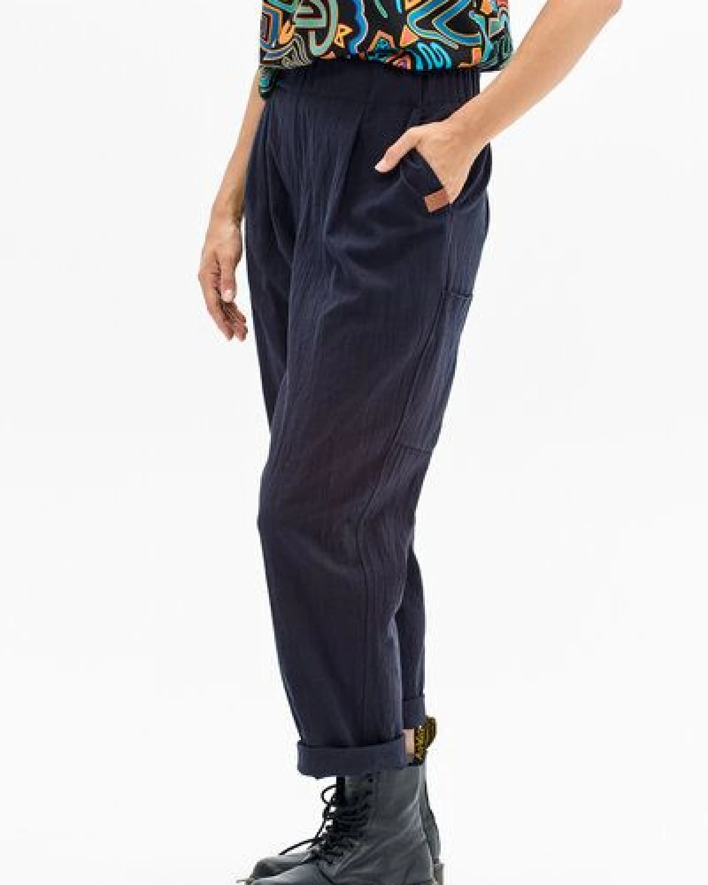 KOKOworld Hose Faro – Lässige Hose mit schmal zulaufendem Bein – 100% Baumwolle – mit Taschen – 100% in der EU fair produziert – Ansicht 2