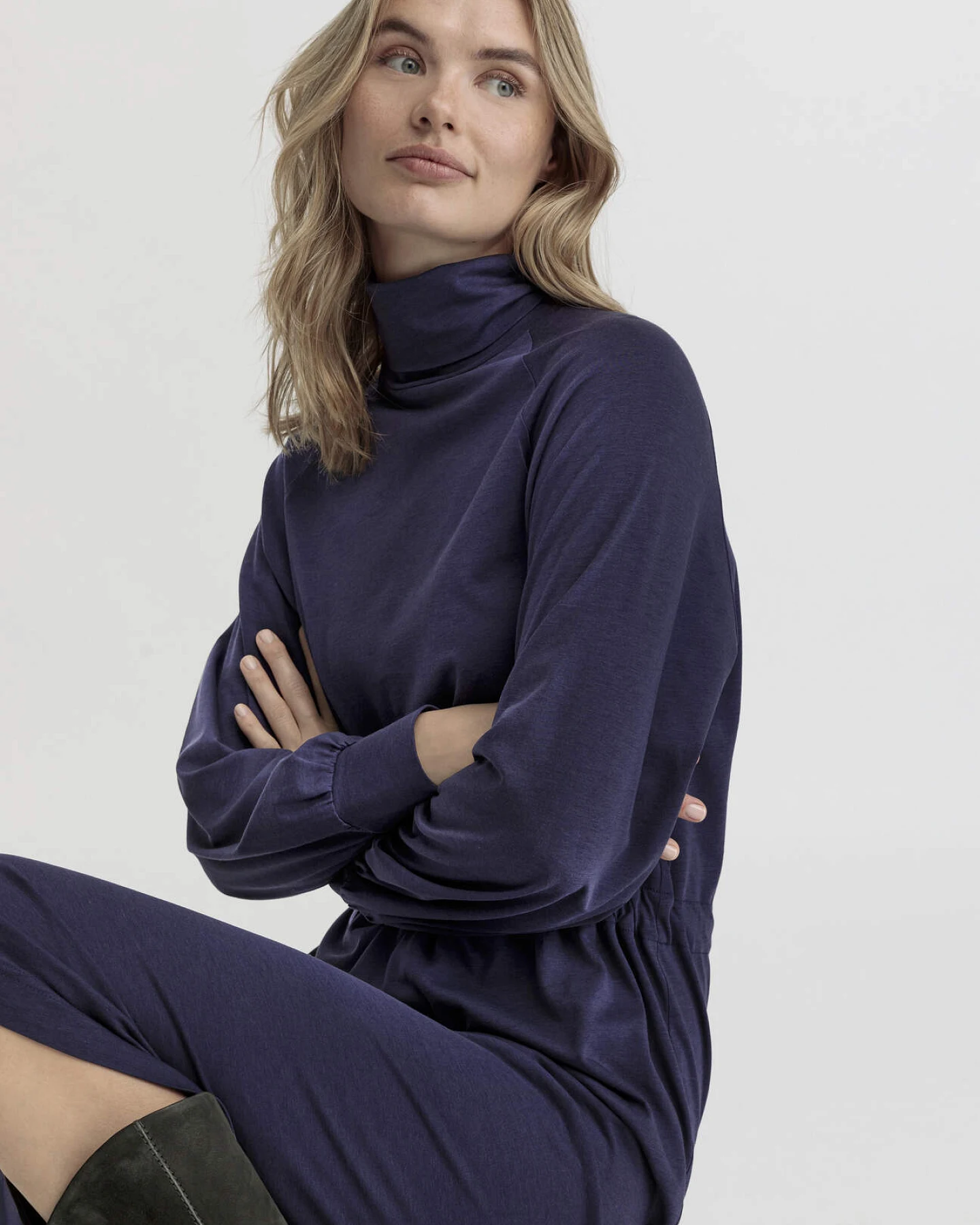 hessnatur Damen Jersey Kleid Midi Relaxed aus TENCEL™ Lyocell mit Bio-Baumwolle - blau - Größe 40 – Ansicht 3