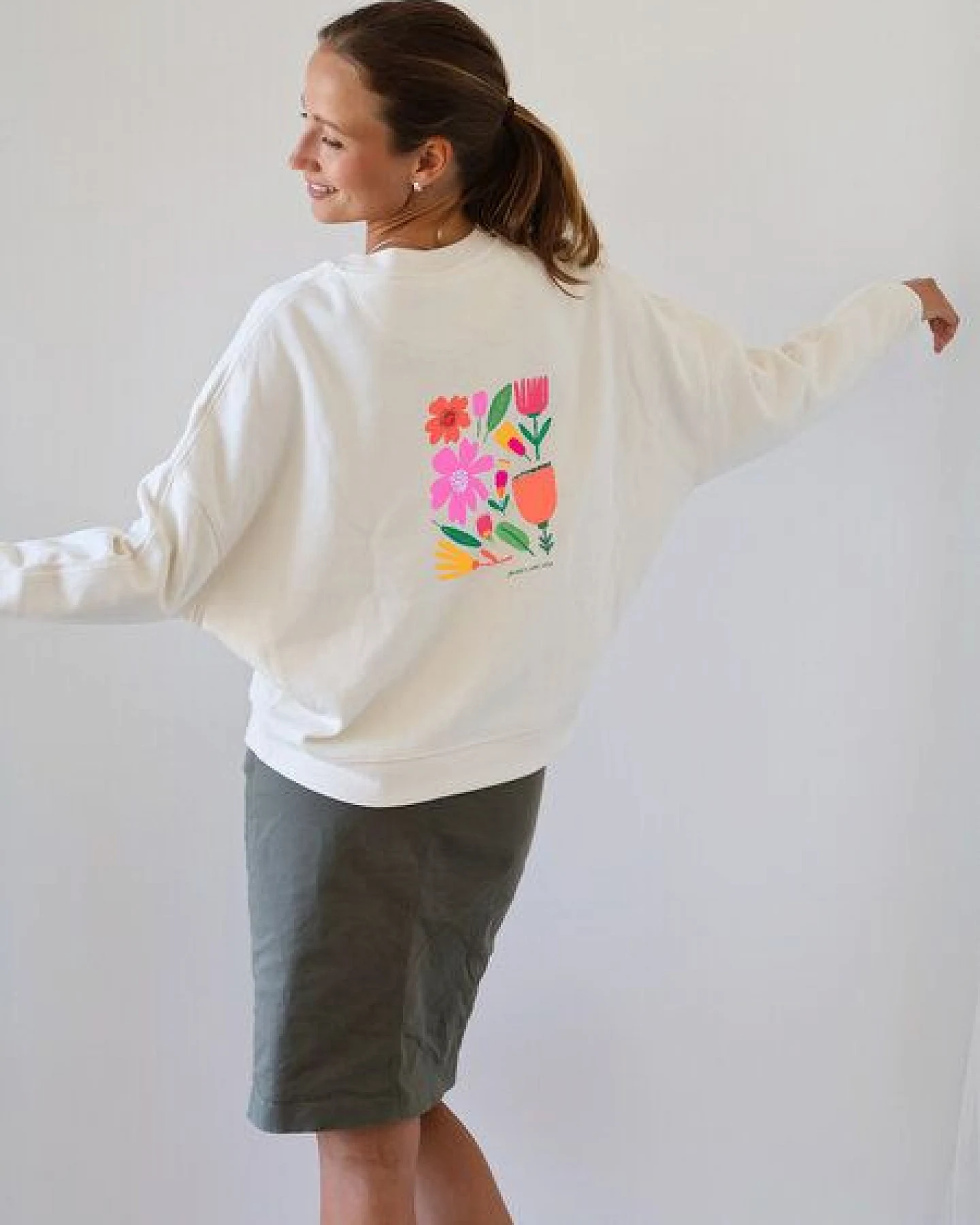 Kultgut Artdesign - Biofair- Kuscheliger Sweatpullover / Let the flowers shine – Ansicht 3