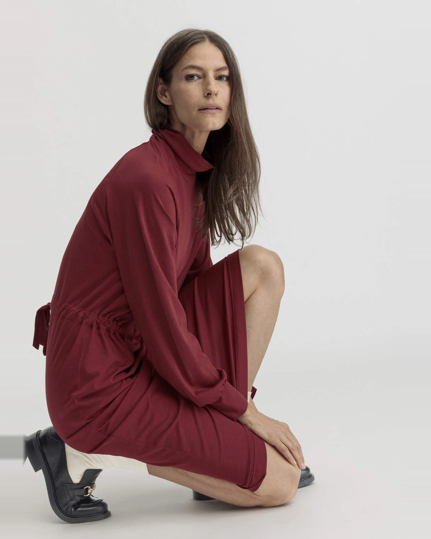 hessnatur Damen Jersey Kleid Midi Relaxed aus TENCEL™ Lyocell mit Bio-Baumwolle - rot - Größe 36 – Ansicht 2