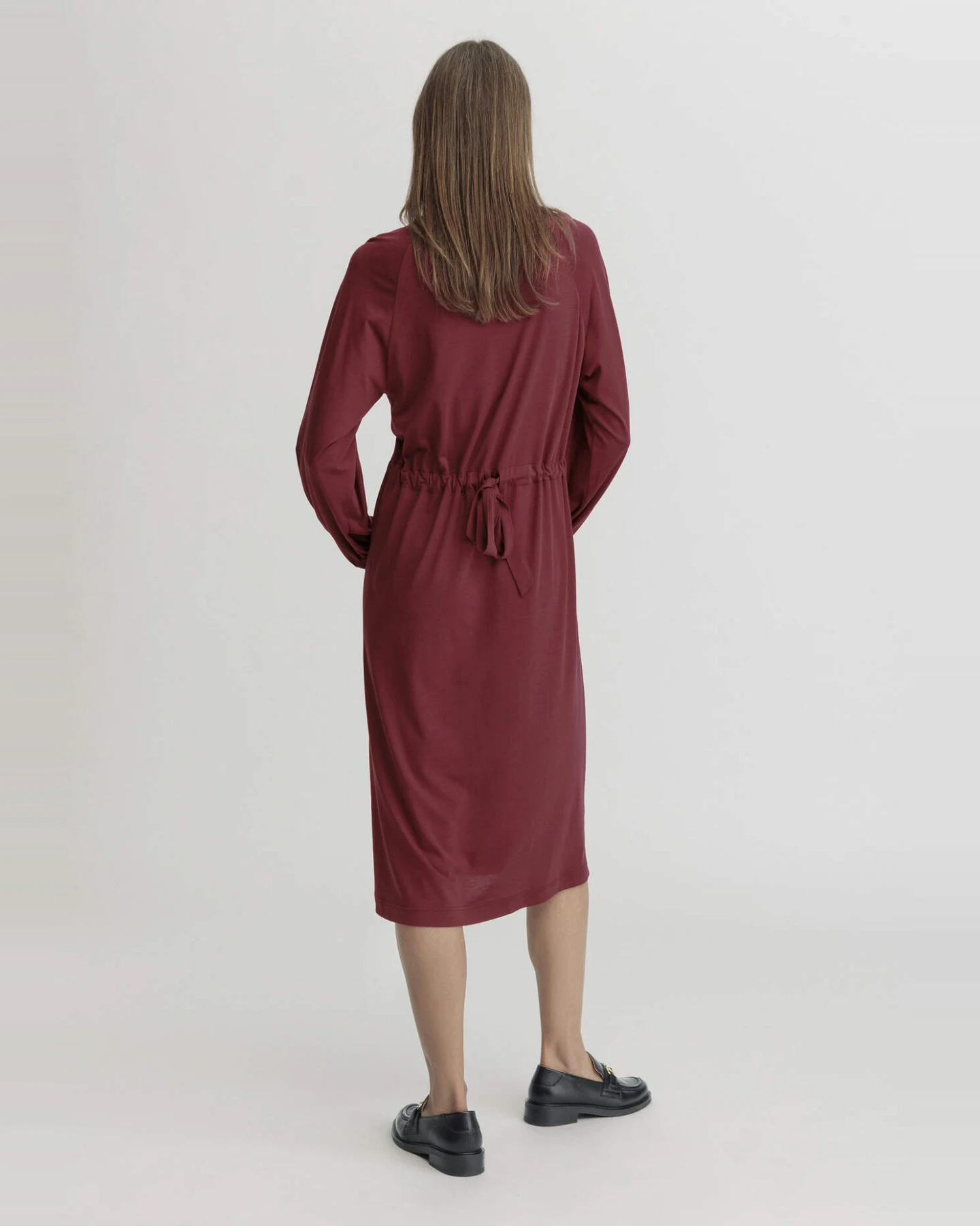 hessnatur Damen Jersey Kleid Midi Relaxed aus TENCEL™ Lyocell mit Bio-Baumwolle - rot - Größe 42 – Ansicht 3