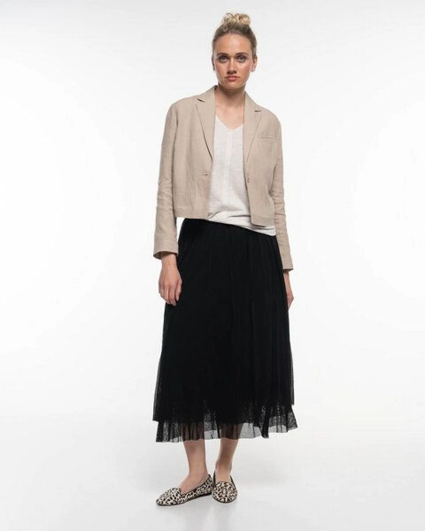 Alma & Lovis Trendiger Short Blazer aus reinem Leinen – Ansicht 2