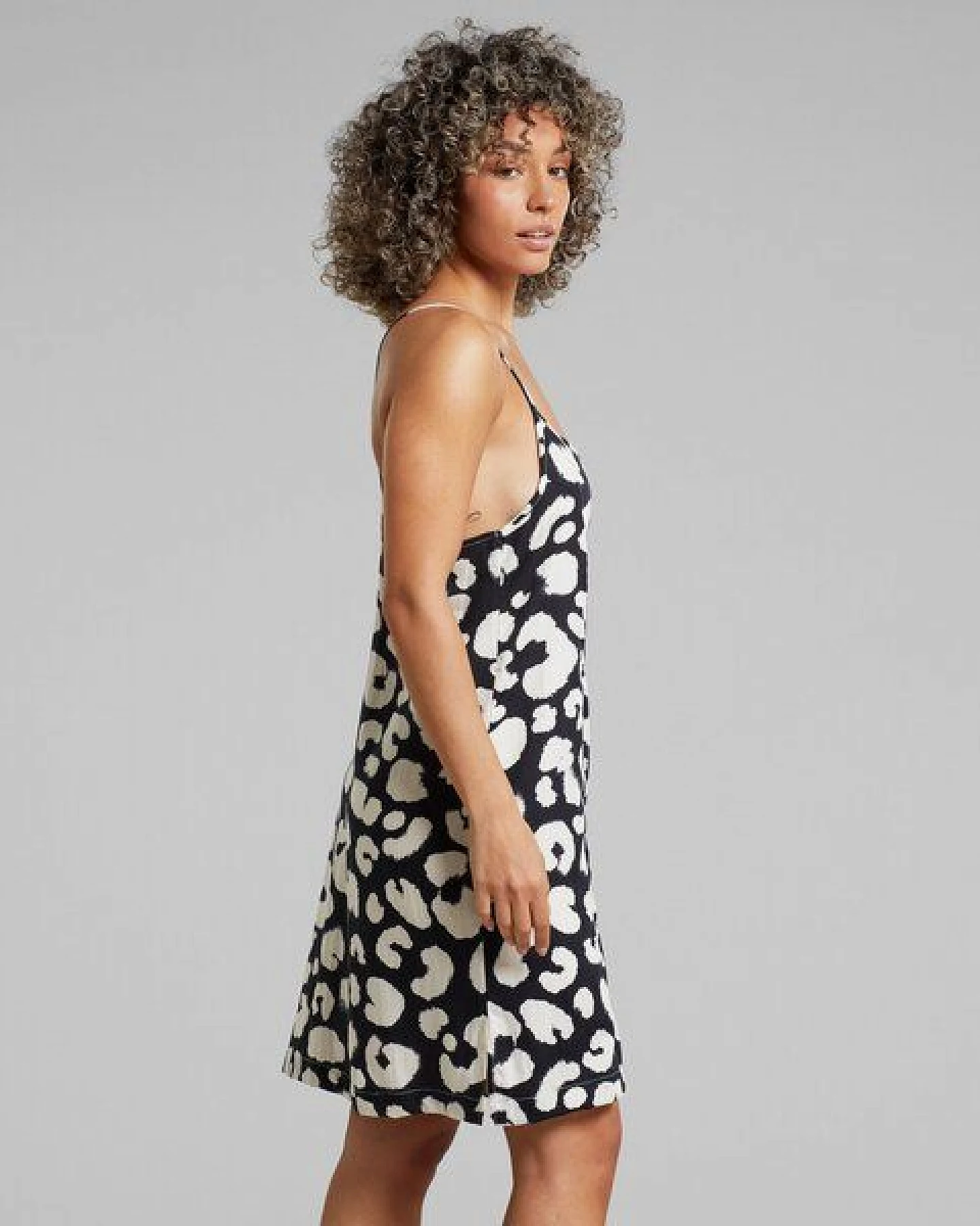 DEDICATED Kleid Kulla - Painted Leopard Black – Ansicht 2