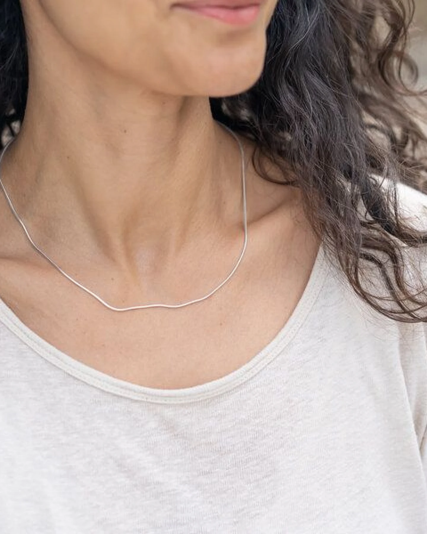 juni Schlangenkette Choker 45cm Halskette aus recyceltem Silber, hergestellt in Deutschland – Ansicht 2