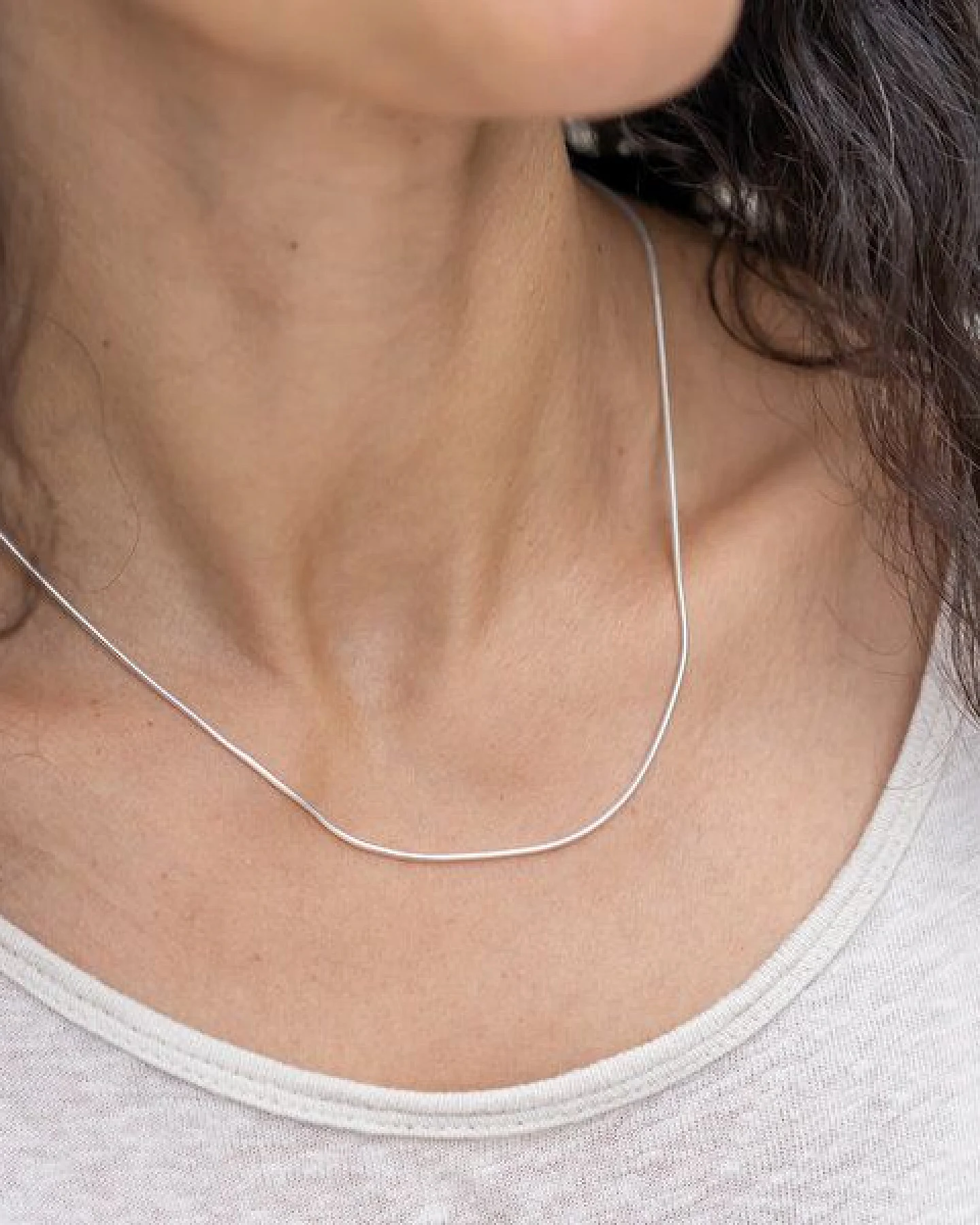 juni Schlangenkette Choker 45cm Halskette aus recyceltem Silber, hergestellt in Deutschland – Ansicht 2