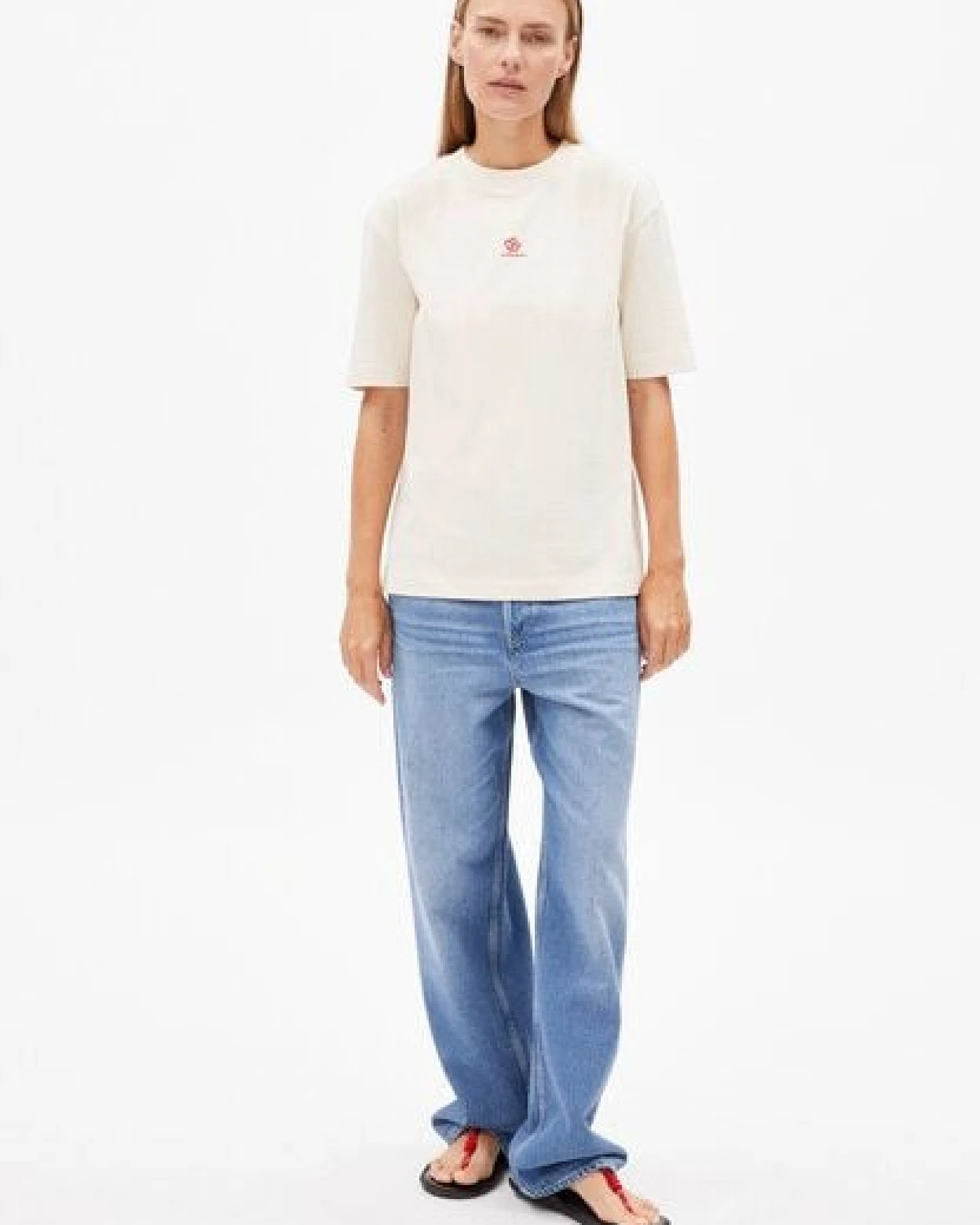 ARMEDANGELS TARJAA BACK FLOWAA Damen Heavyweight T-Shirt aus recyceltem Baumwoll Mix – Ansicht 4