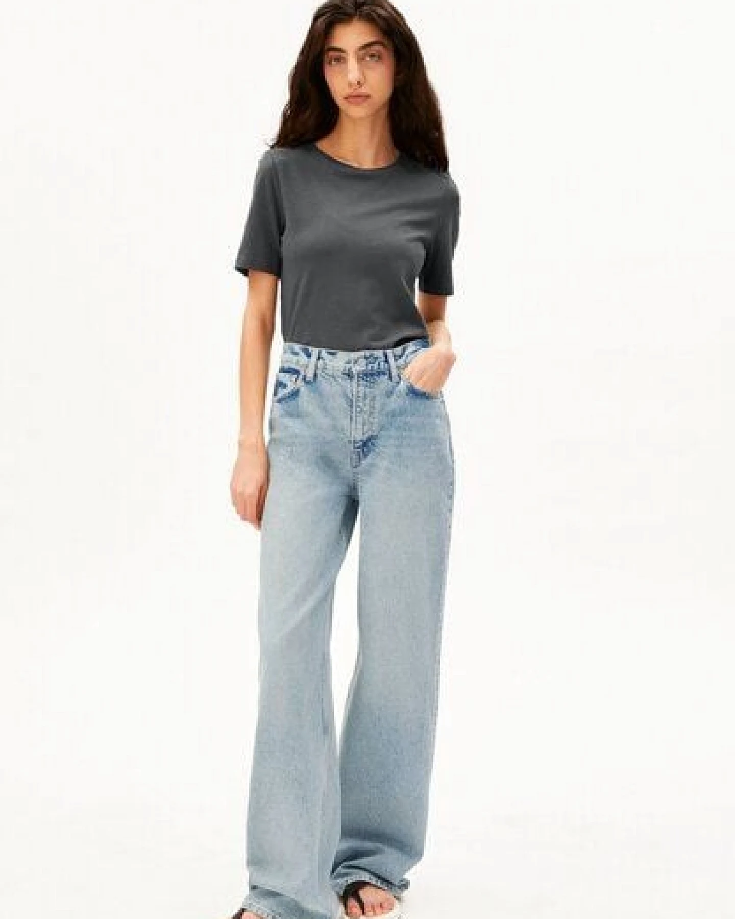 ARMEDANGELS LUALAA Damen T-Shirt aus Leinen-Mix – Ansicht 4
