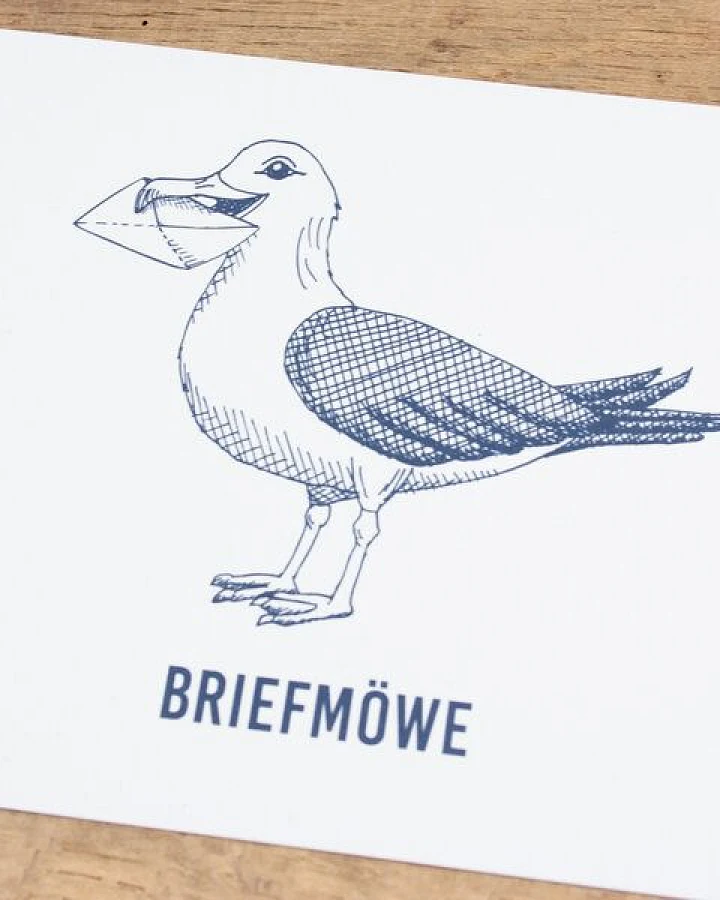 Bow & Hummingbird Maritime Postkarte "Briefmöwe" aus Recyclingpapier