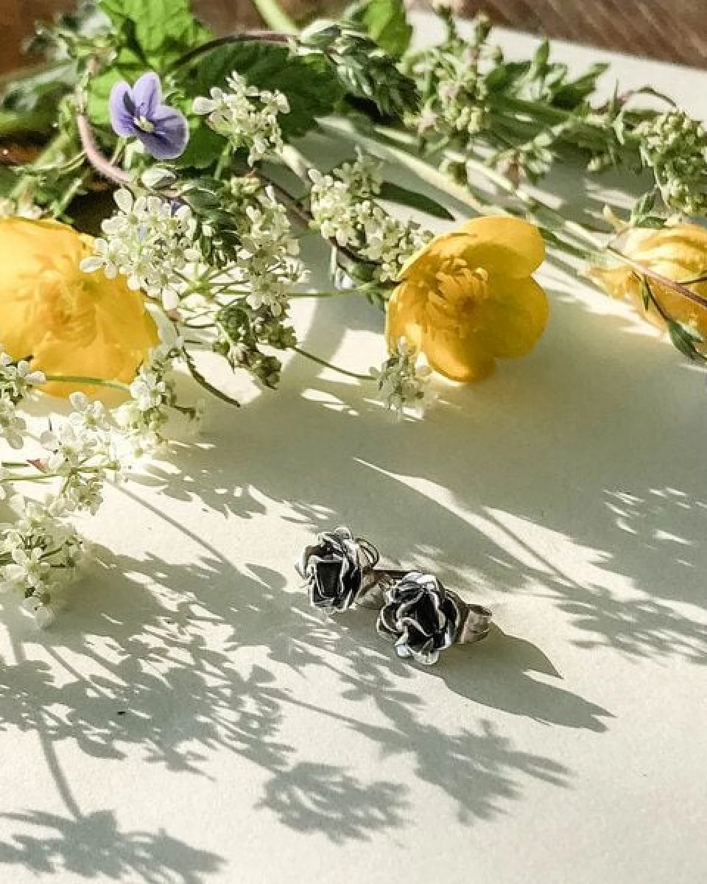 pakilia Silber Ohrstecker Rosenblüten Fair-Trade und handmade – Ansicht 3