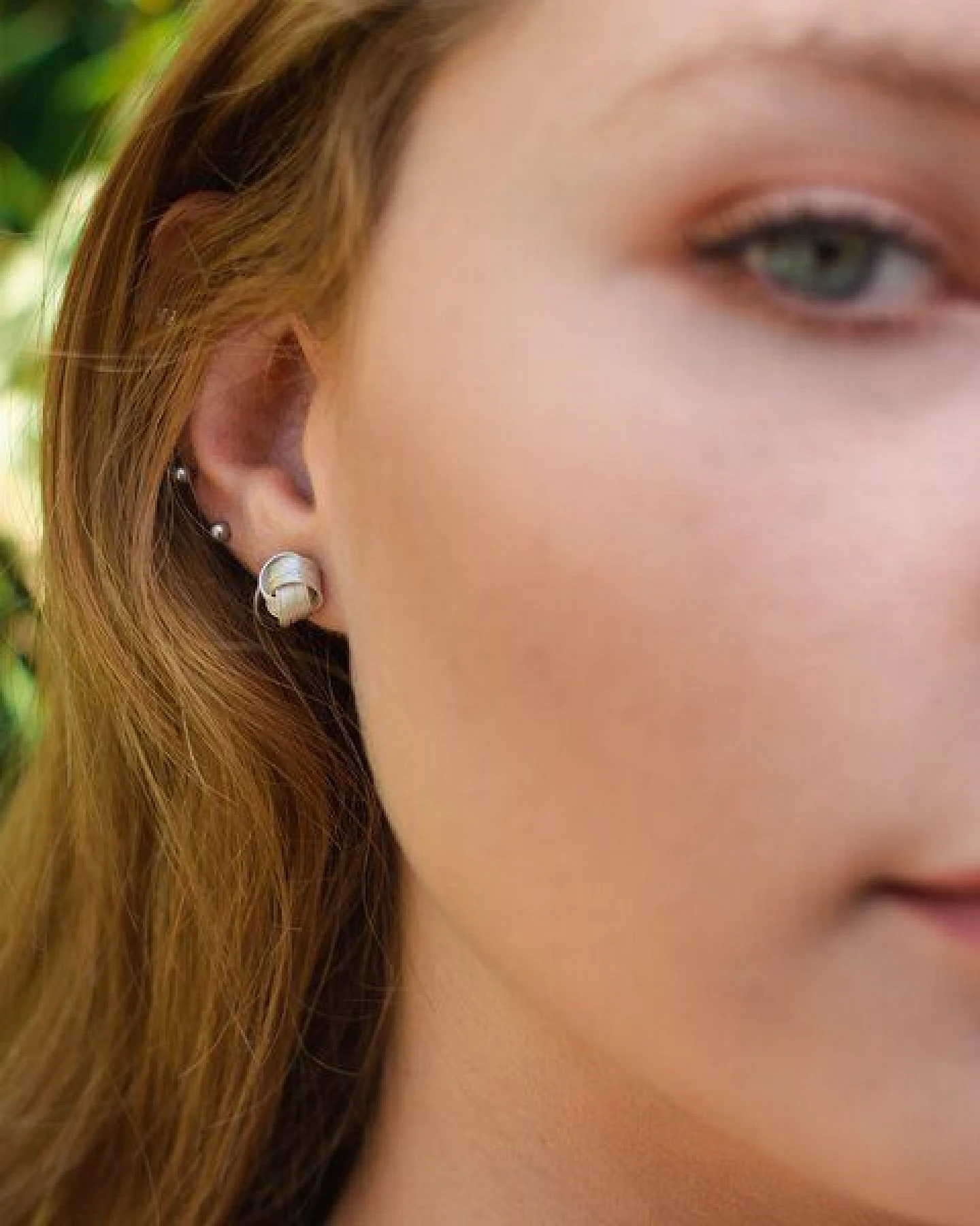 pakilia Silber Ohrstecker Knoten Fair-Trade und handmade – Ansicht 2