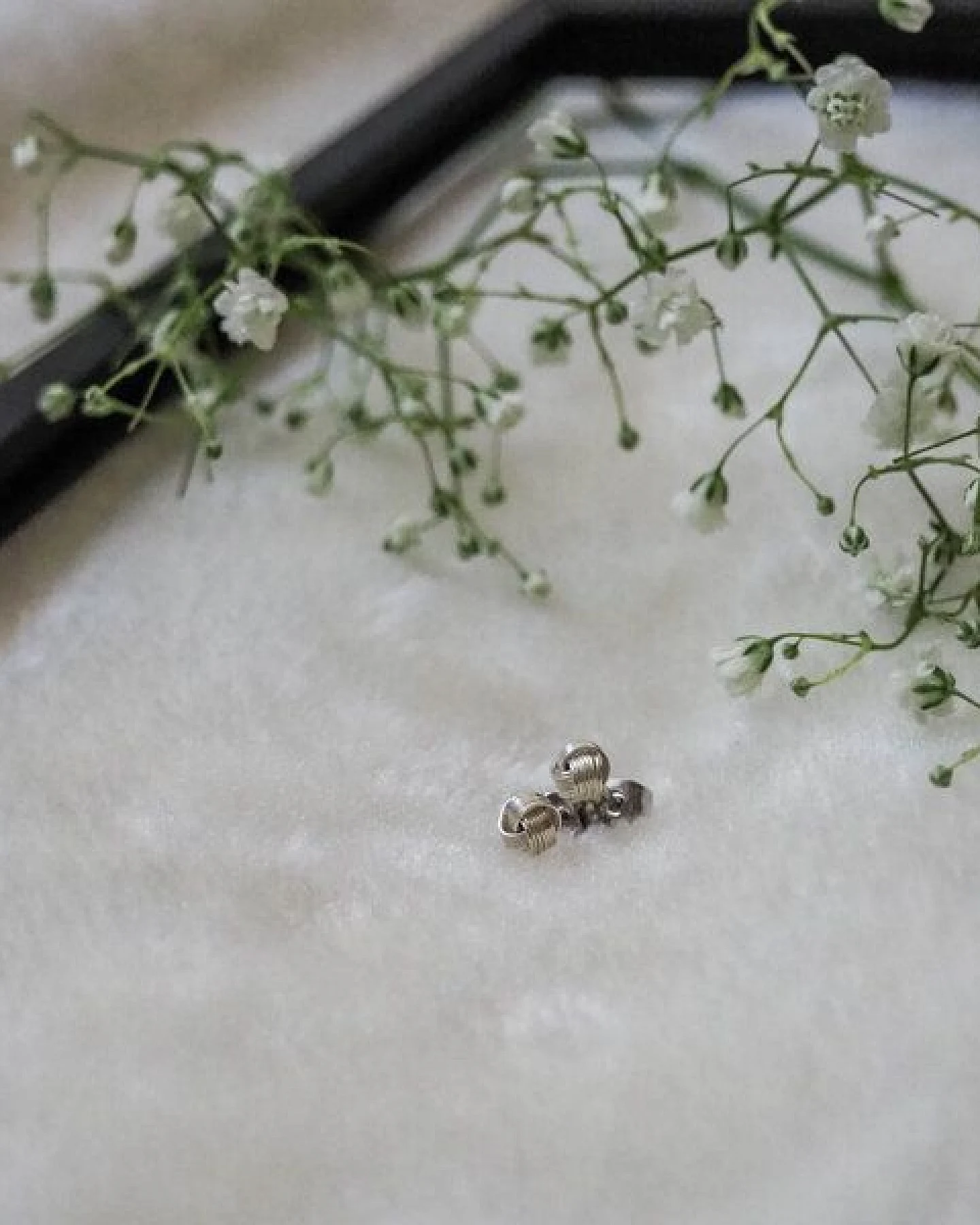pakilia Silber Ohrstecker Knoten Fair-Trade und handmade – Ansicht 2