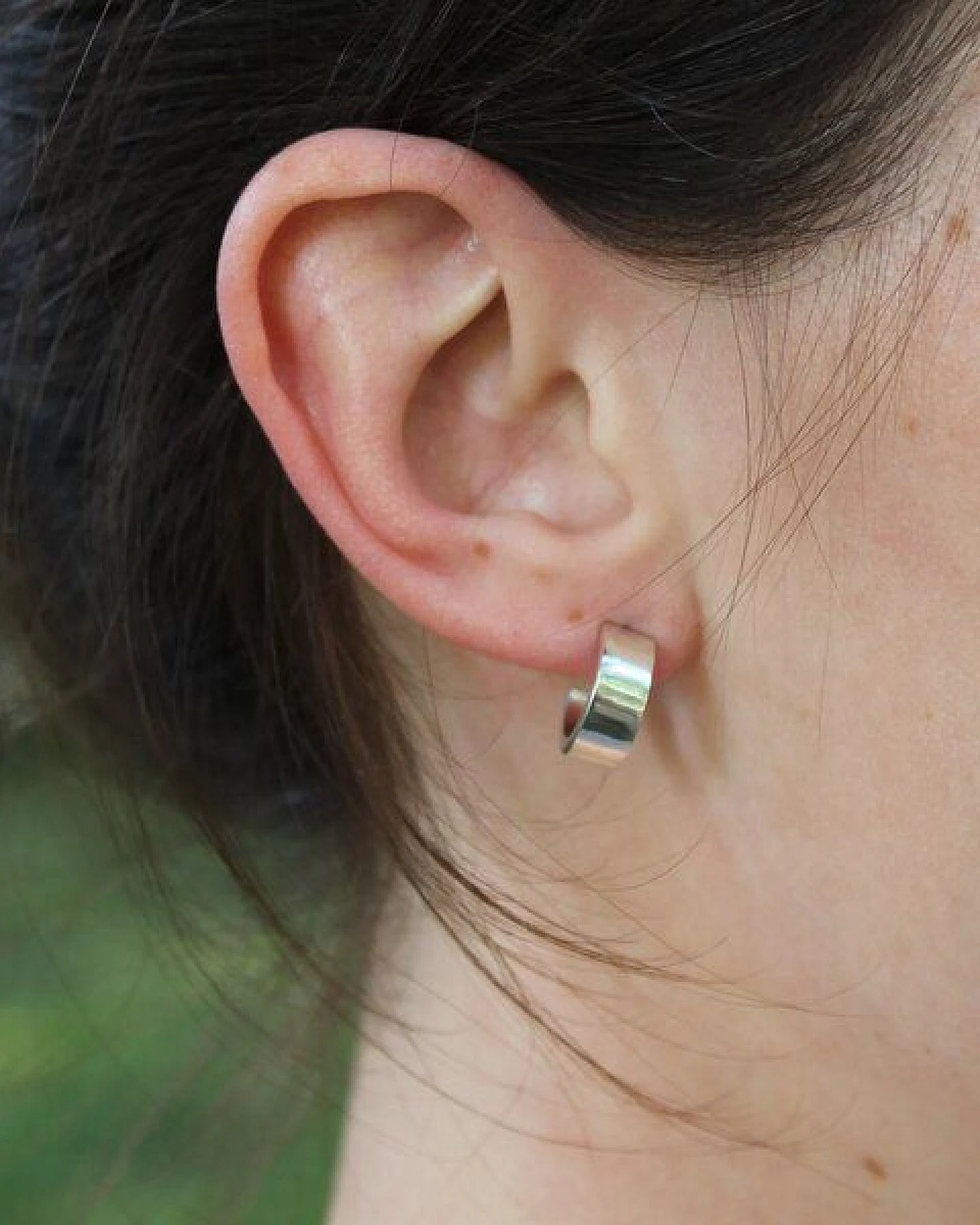 pakilia Silber Ohrstecker Halbmond rund Fair-Trade und handmade – Ansicht 3