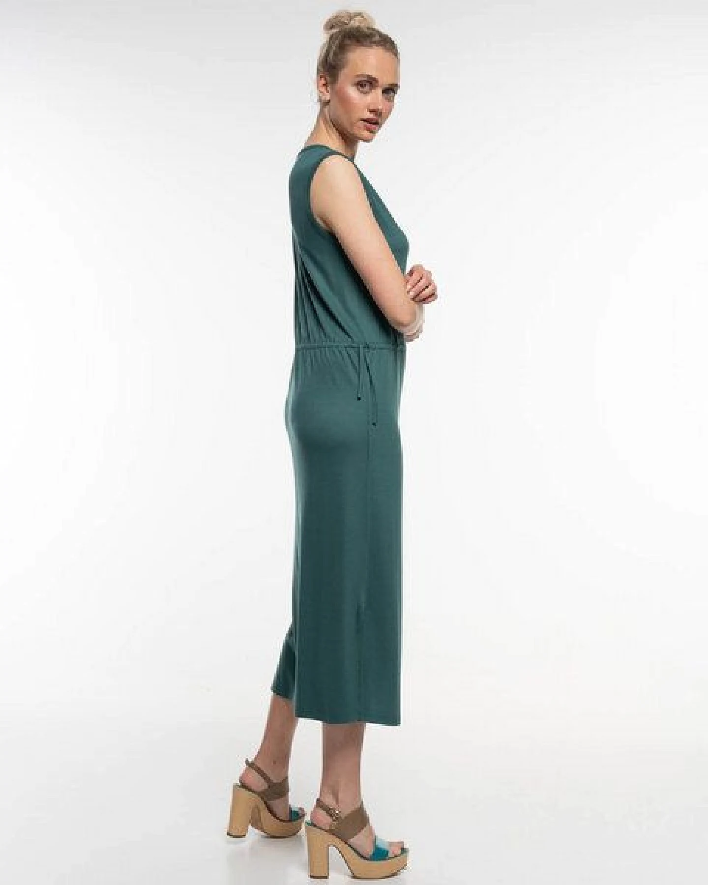 Alma & Lovis Legeres Midi-Kleid aus fließendem EcoVero – Ansicht 3
