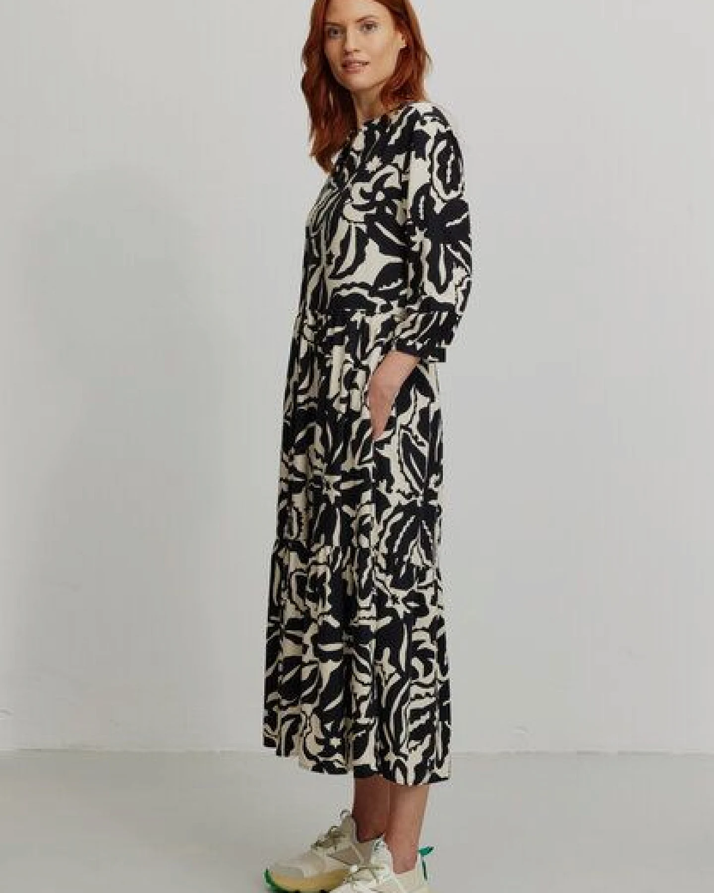 recolution Kleid MEDINILLA BOTANICAL – Ansicht 3