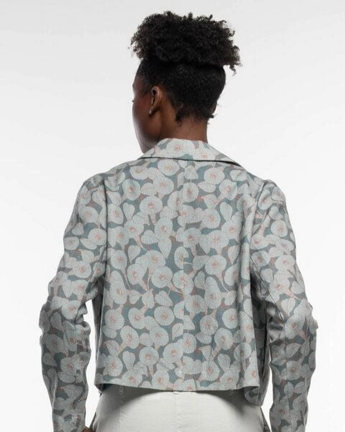 Alma & Lovis Kurzer Print-Blazer aus reinem Leinen – Ansicht 4