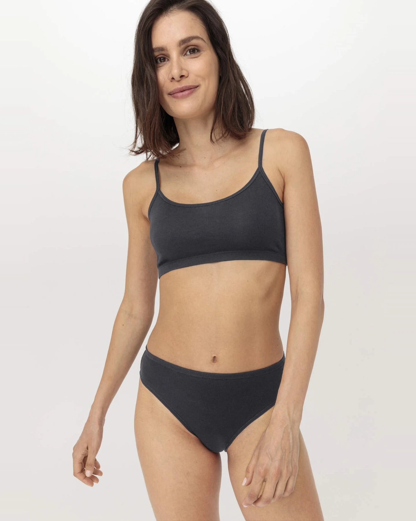 hessnatur Damen Slip High Waist im 2er-Pack PURE COTTON aus Bio-Baumwolle - schwarz - Größe 38 – Ansicht 4