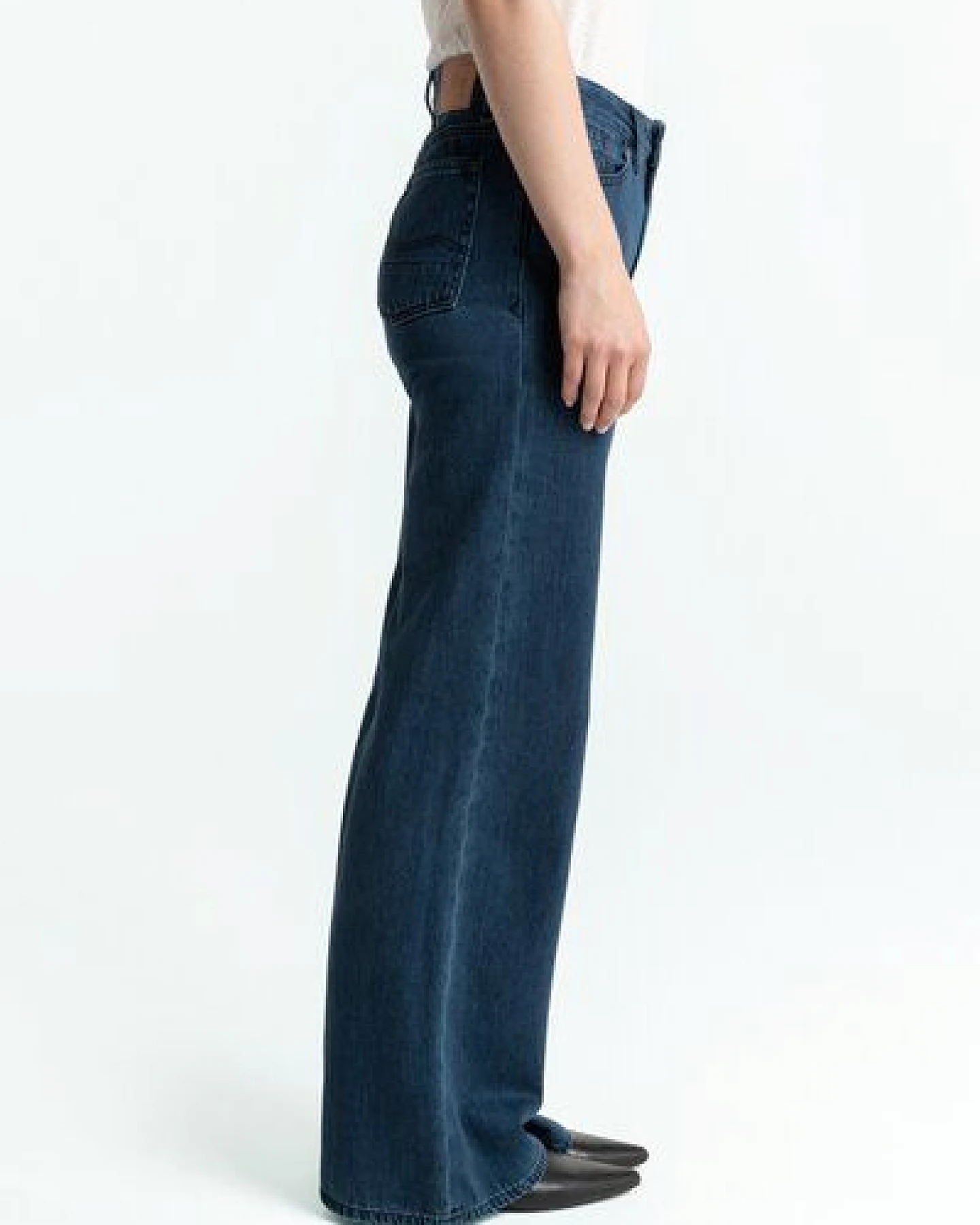 Kings Of Indigo Jane Mid rise Relaxed flare Alex Dark Worn – Ansicht 3