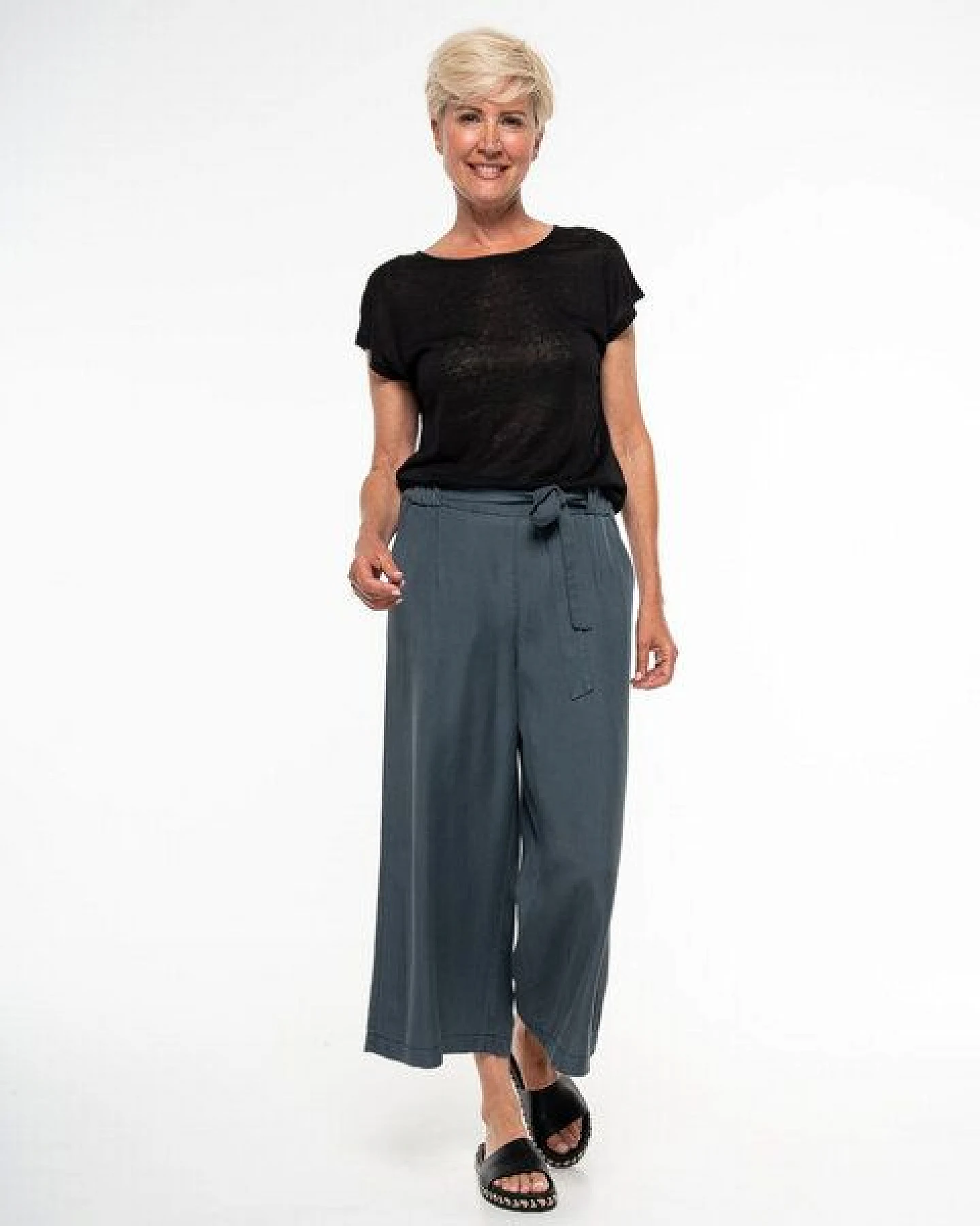 Alma & Lovis Elegantes Kurzarmshirt aus 100% Leinen-Jersey – Ansicht 2