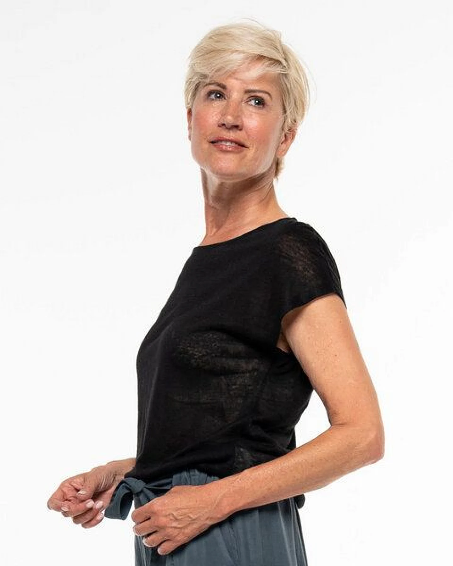 Alma & Lovis Elegantes Kurzarmshirt aus 100% Leinen-Jersey – Ansicht 3