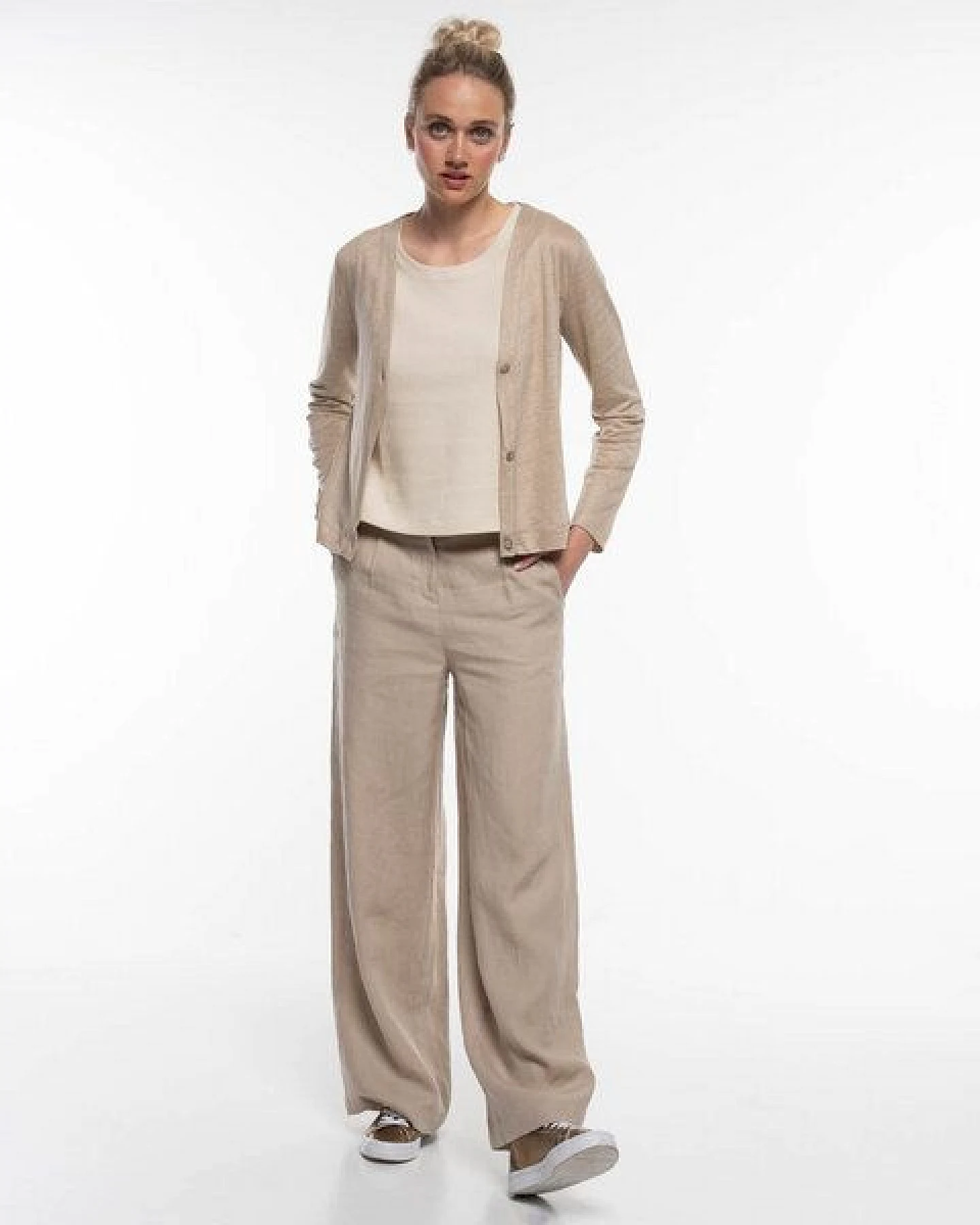 Alma & Lovis Eleganter Cardigan aus 100% Leinen-Jersey – Ansicht 2